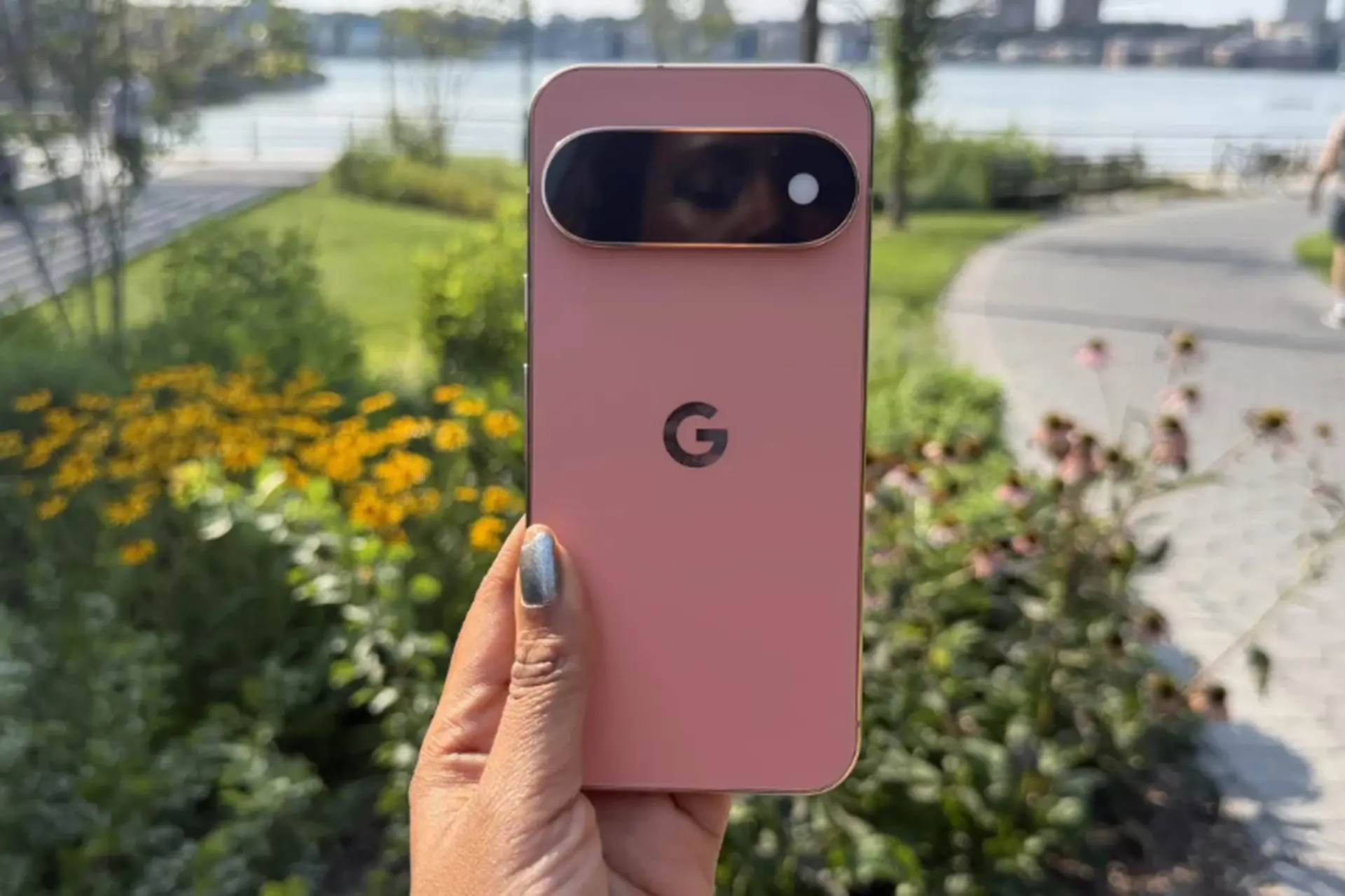 Đánh giá Google Pixel 11 Pro với camera AI, Tensor G6 và thiết kế nhỏ gọn