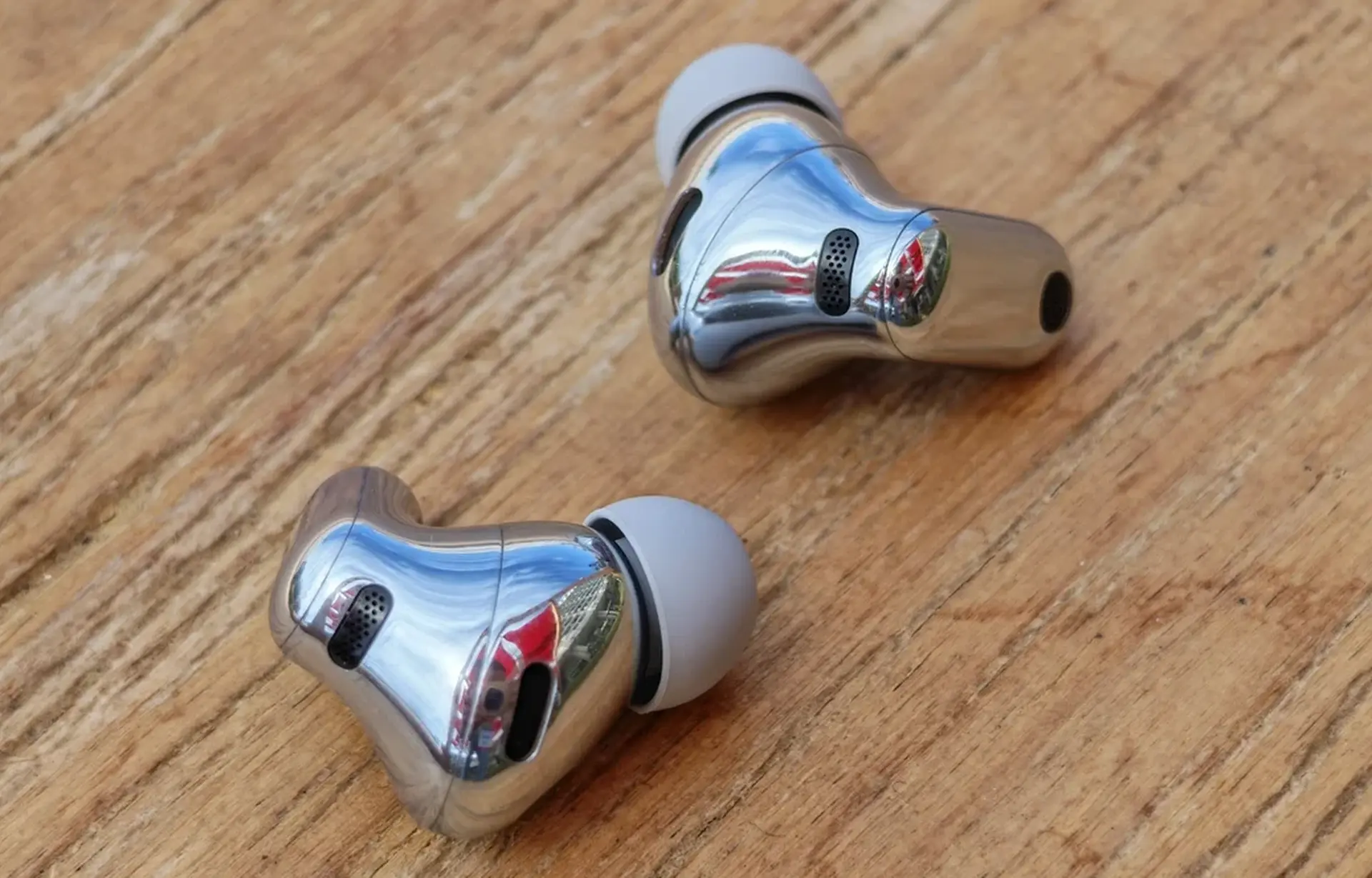 Đánh giá Huawei FreeBuds Neo: Thiết kế mini-stem độc đáo, chống ồn hiệu quả và âm thanh sống động