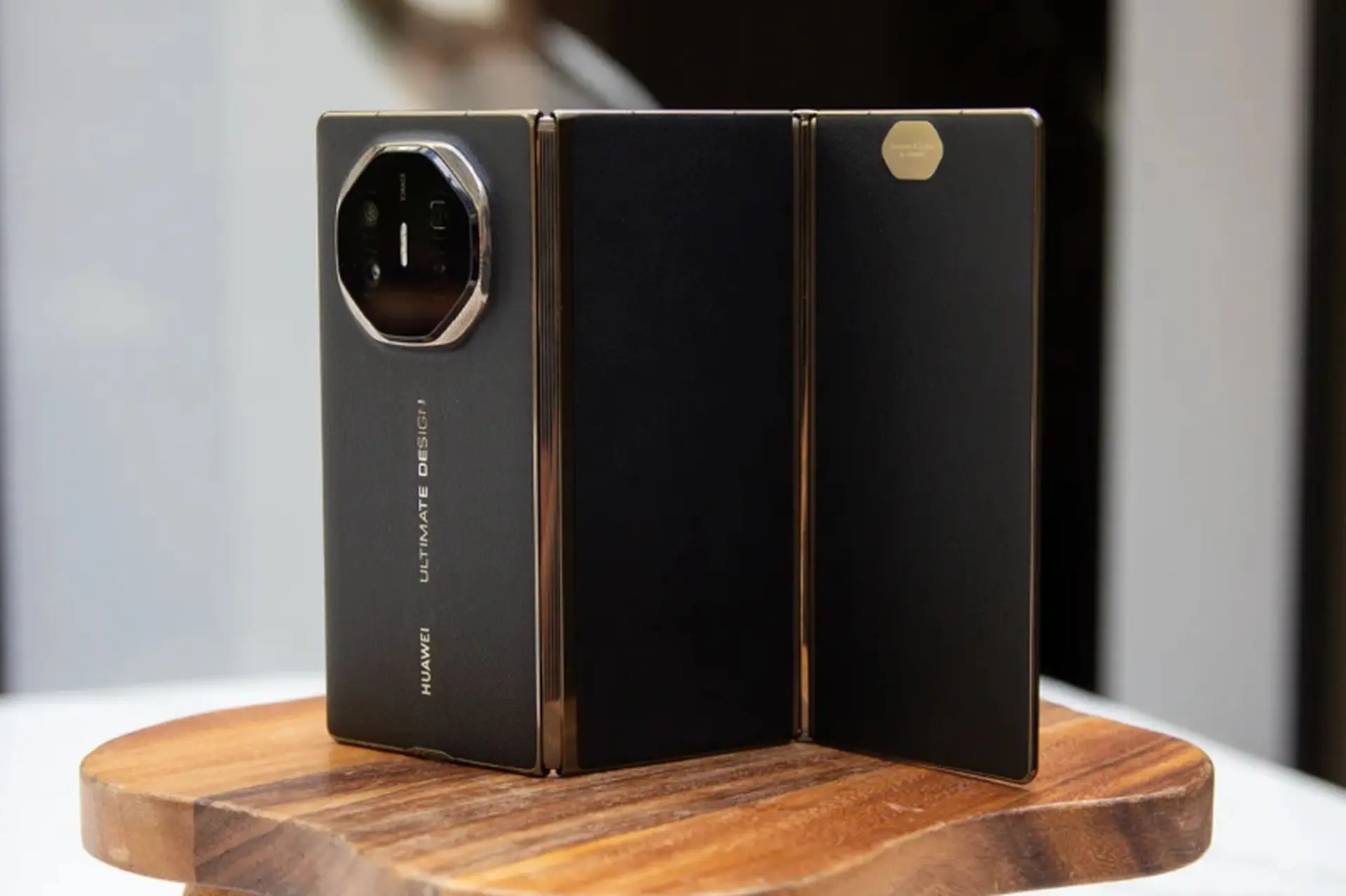 Đánh giá Huawei Mate XT: Siêu phẩm màn hình gập ba đầu tiên với thiết kế đột phá và hiệu năng mạnh mẽ