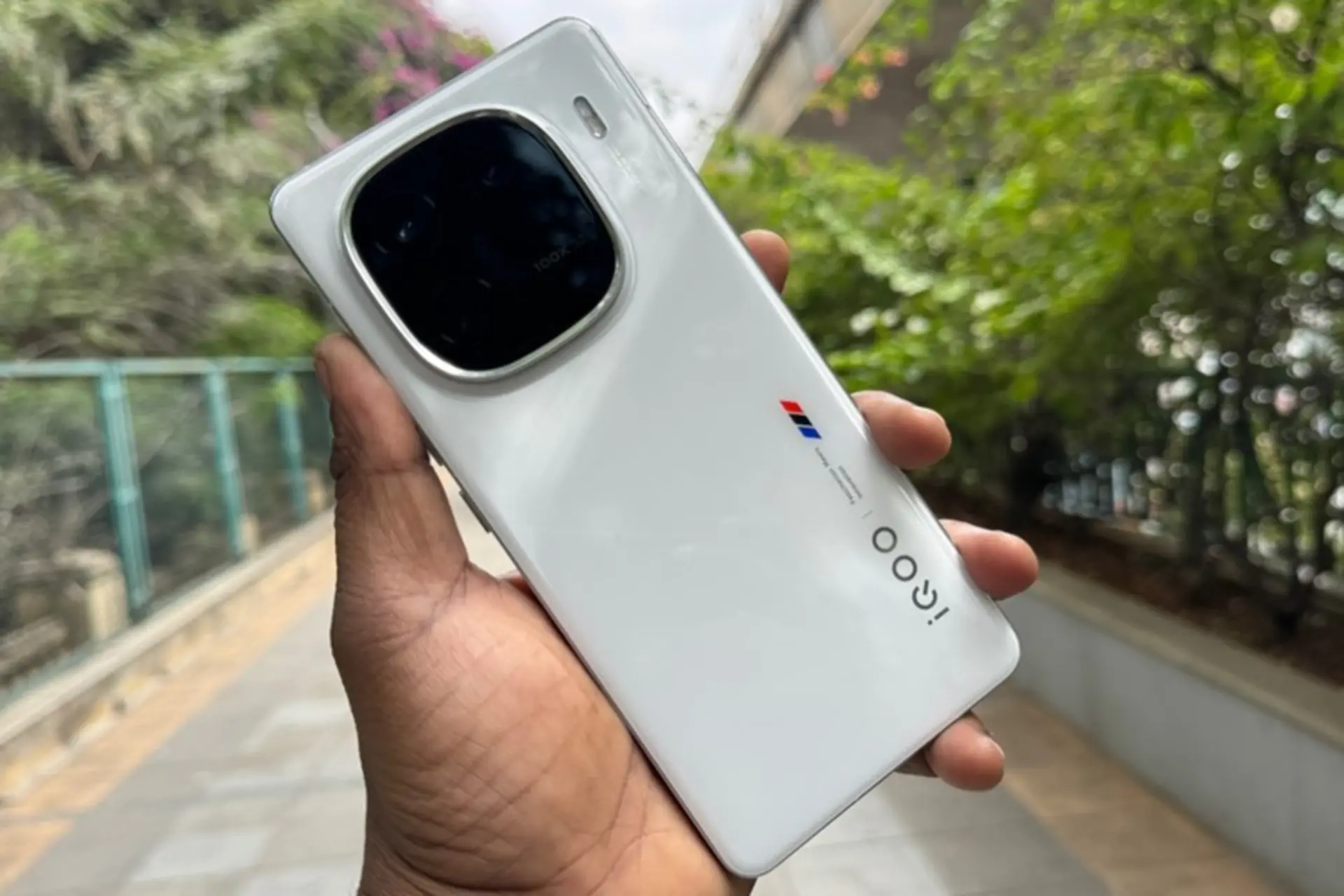Đánh giá iQOO 12: Sức mạnh Snapdragon 8 Gen 3, camera đa năng, sạc nhanh 120 W, liệu có đáng mua?