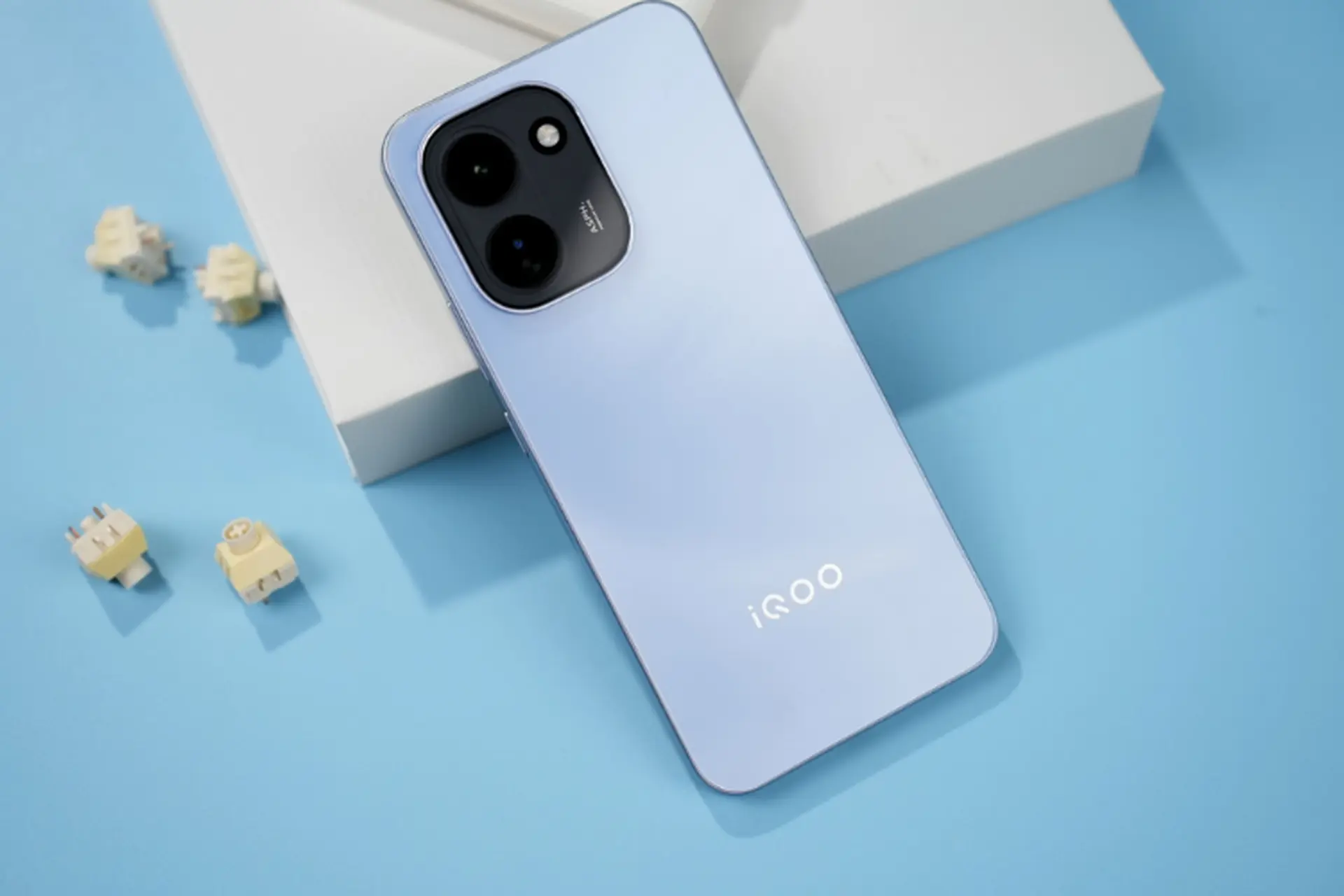 Đánh giá iQOO Z11: Pin 9.020 mAh, màn hình 165 Hz và hiệu năng mạnh mẽ dành cho game thủ