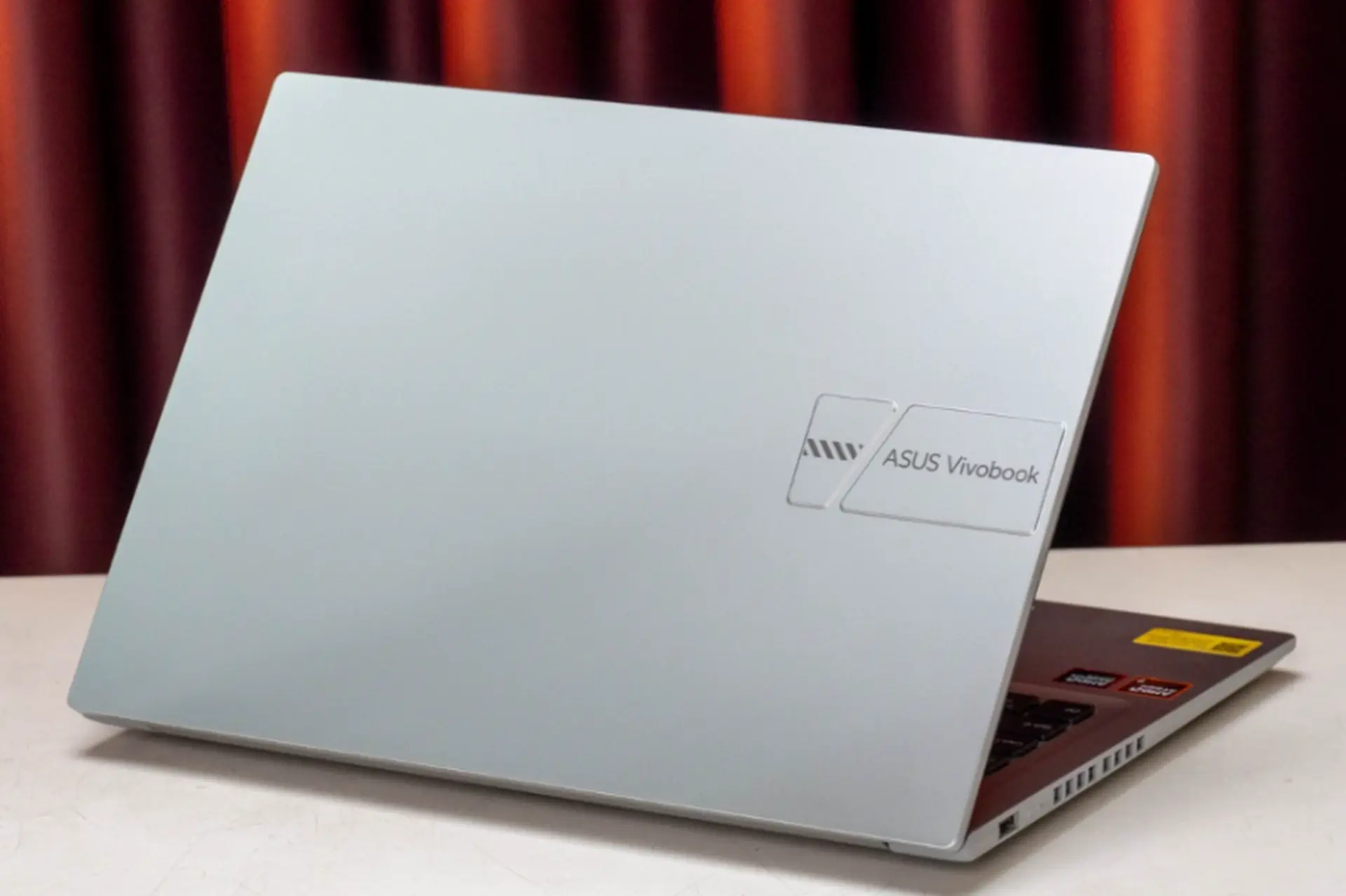 Đánh giá laptop ASUS VivoBook 14 M1405NAQ-LY011W: Laptop AI gọn nhẹ cho học tập và văn phòng