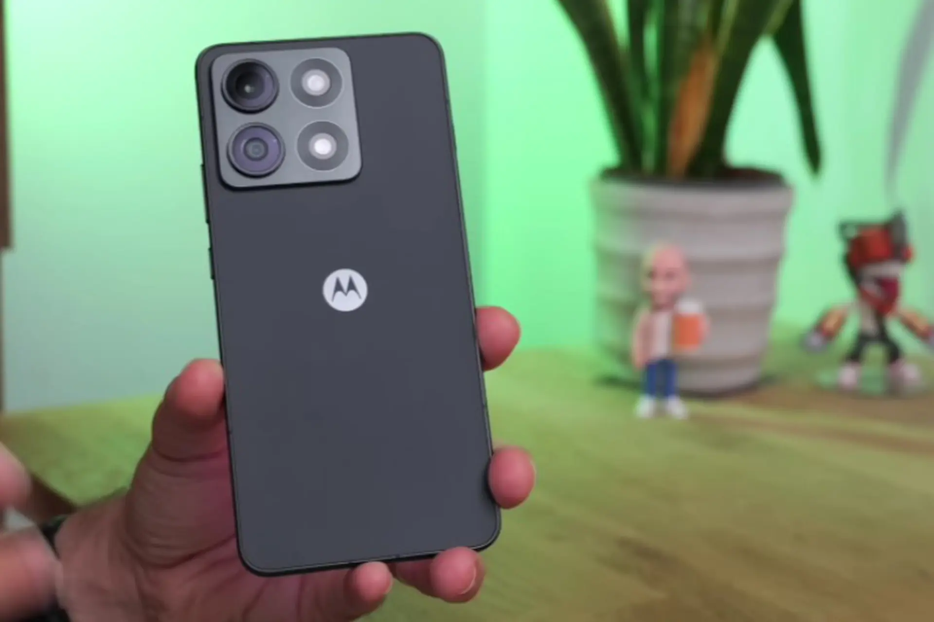 Đánh giá Moto Edge 70 Max: Smartphone hiệu năng cao với màn hình QHD+, Snapdragon 8 Gen 5 và pin 7.100 mAh