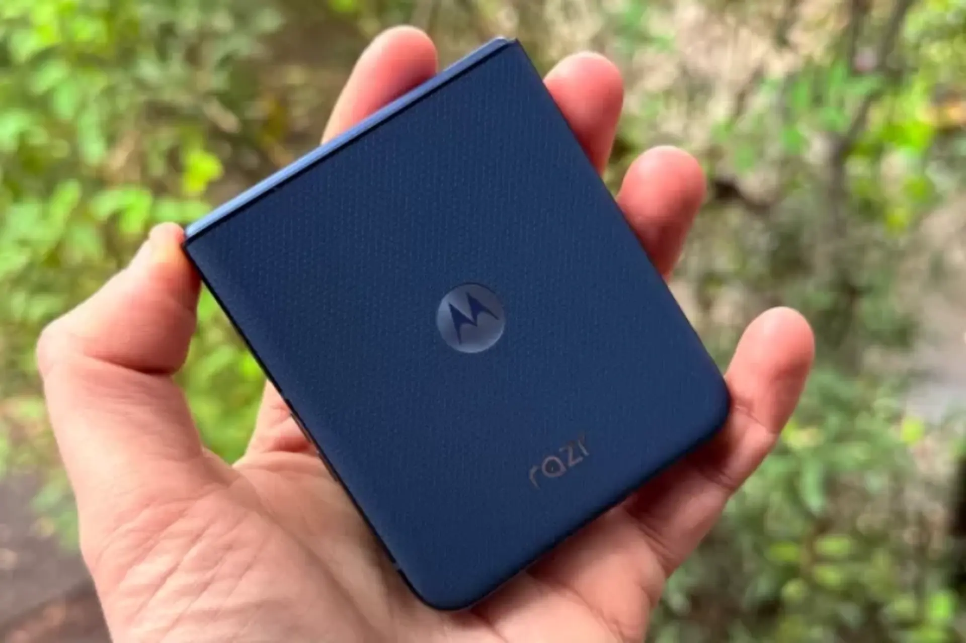Đánh giá Motorola Razr 60: Thiết kế gập cao cấp, màn hình phụ đa năng và trải nghiệm khác biệt