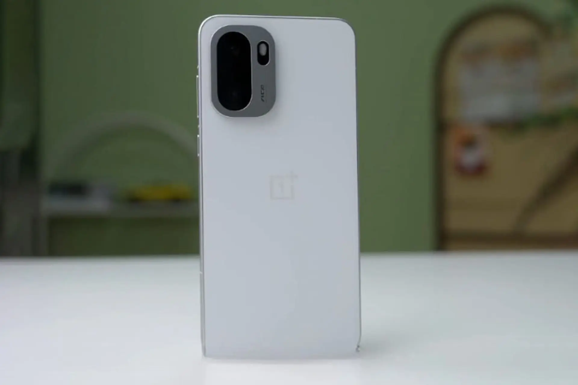 Đánh giá OnePlus Ace 6: Chip Snapdragon 8 Elite, màn 165 Hz và pin 7800 mAh siêu trâu