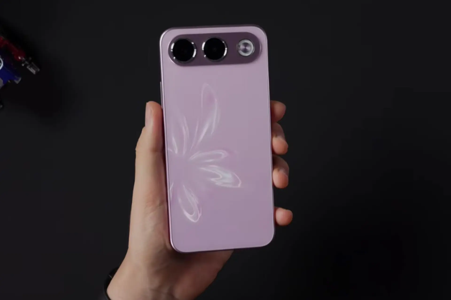 Đánh giá OPPO A7 Pro: Pin 8.000 mAh, màn hình AMOLED 120 Hz và AI thông minh