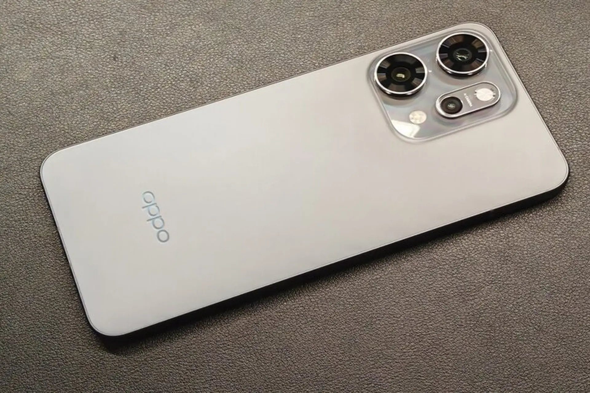 Đánh giá OPPO Reno14 Pro: Mẫu smartphone tầm trung gây ấn tượng với camera chụp đẹp và pin siêu "trâu"