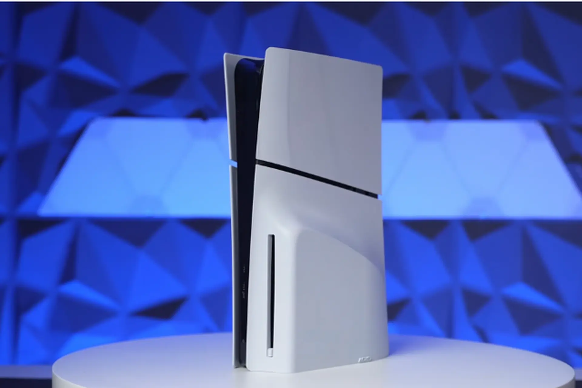 Đánh giá PS5 Slim chi tiết: Thiết kế gọn hơn, trải nghiệm chơi game có thật sự khác biệt?