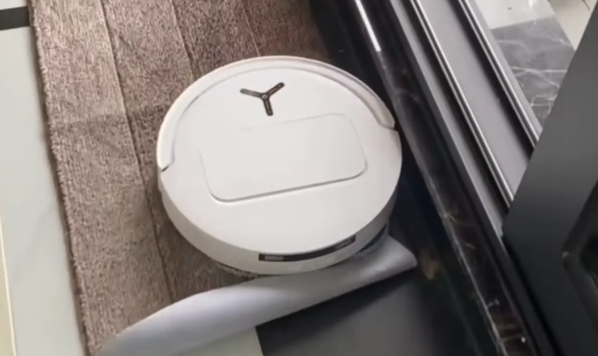 Đánh giá robot hút bụi lau nhà Ecovacs Deebot T50 Omni: Lực hút 15.000 Pa, công nghệ lau OZMO Turbo 2.0