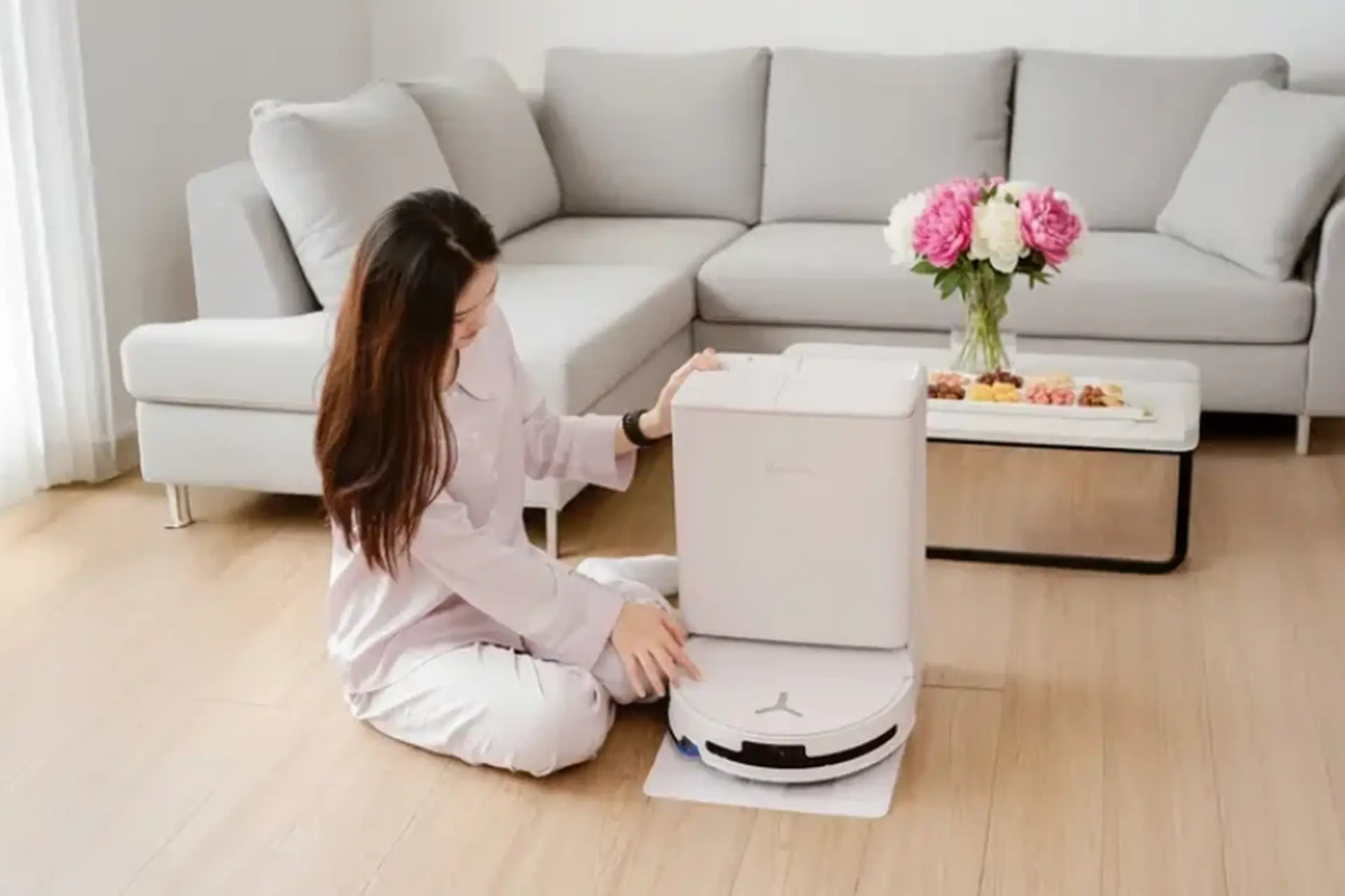 Đánh giá robot hút bụi lau nhà Ecovacs Deebot T90 Pro OMNI: Lực hút 30.000 Pa, công nghệ lau OZMO Roller 3.0