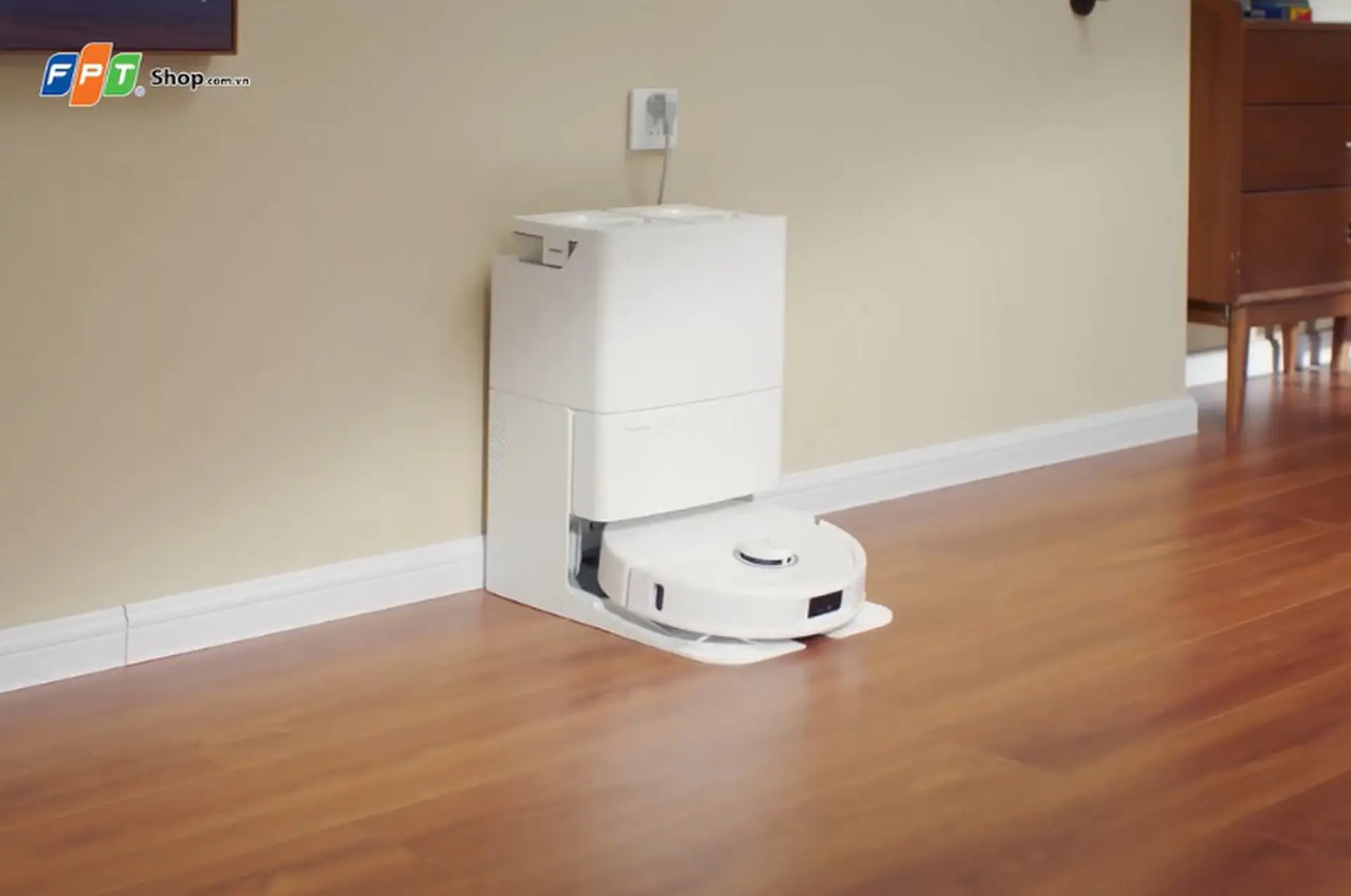 Đánh giá robot hút bụi lau nhà Roborock QR 798: Lực hút 10.000 Pa, thiết kế lau xoay kép