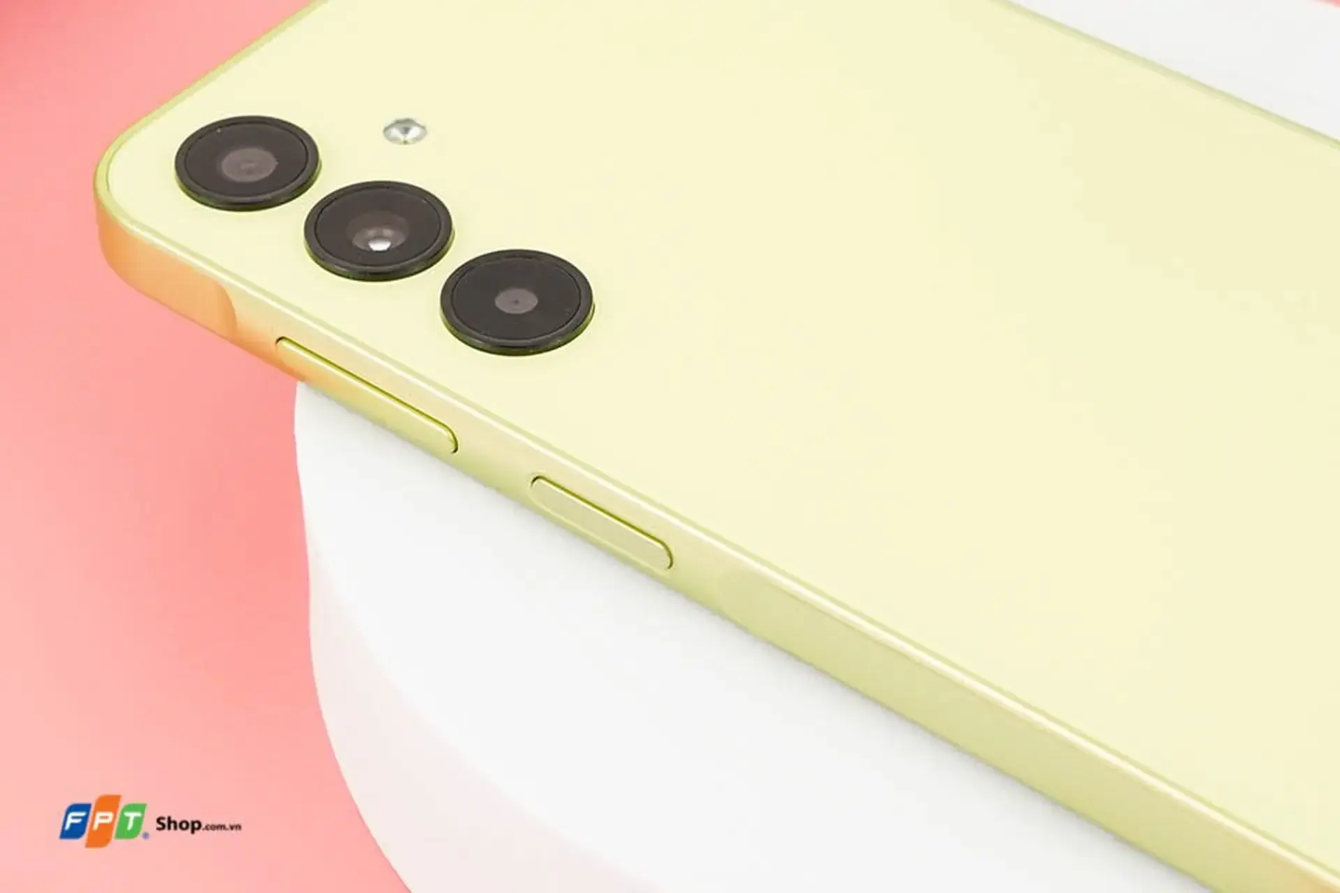 Đánh giá Samsung A25: Chiếc smartphone tầm trung có gì nổi bật? Phù hợp với ai?