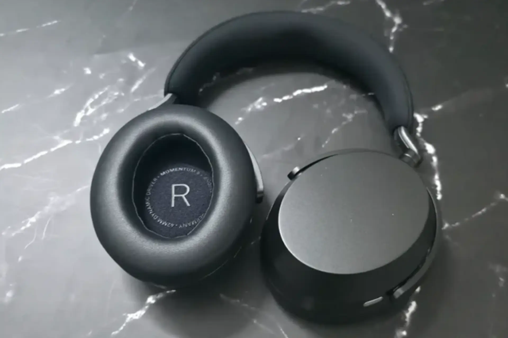 Đánh giá Sennheiser Momentum 5 Wireless: Driver 42 mm, chất âm cuốn hút pin 57 giờ