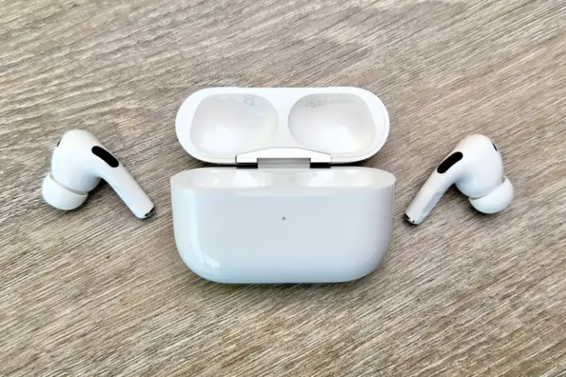 Đánh giá tai nghe AirPods Pro 2022: Giá trị nào còn lại sau thời gian dài?
