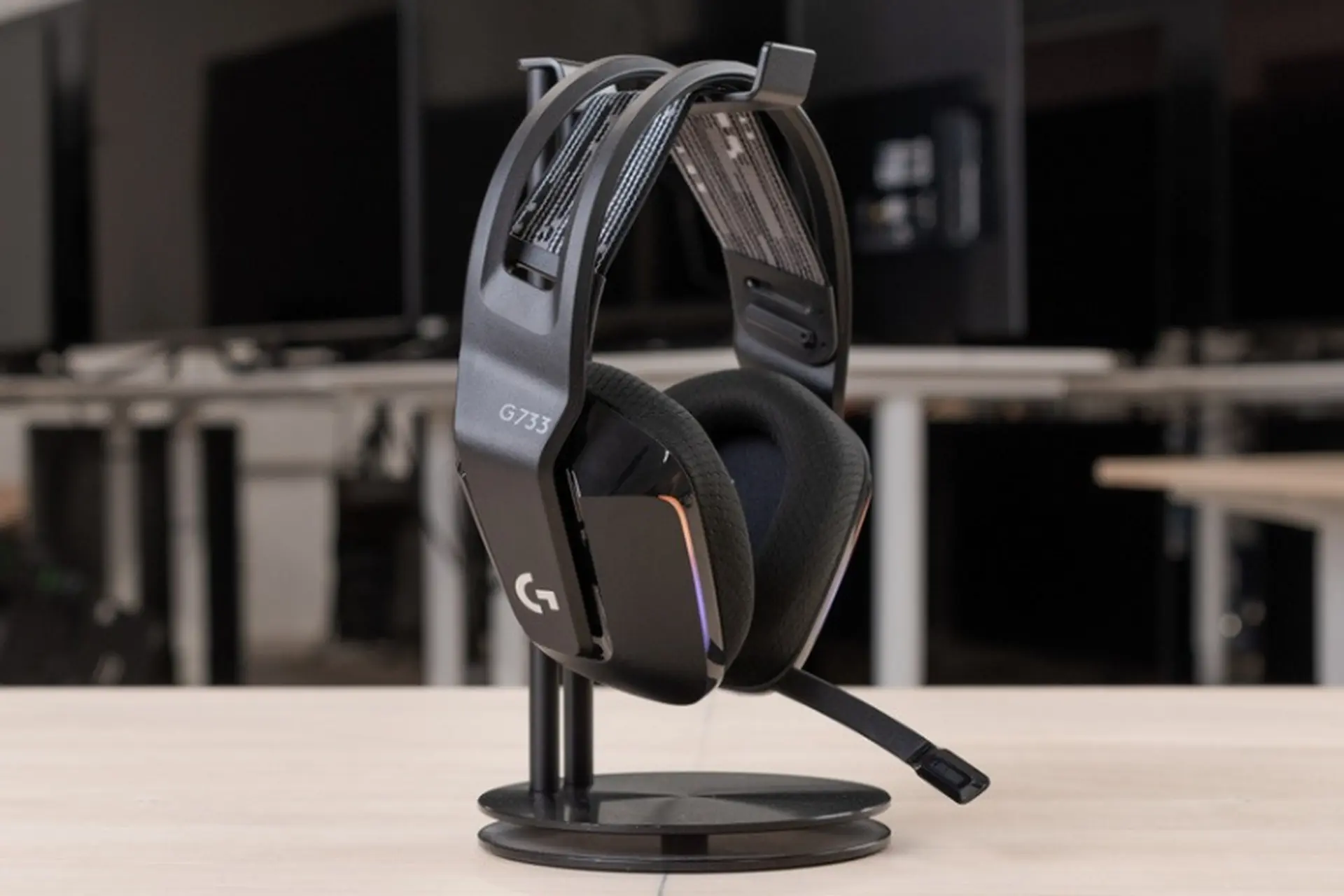 Đánh giá tai nghe Logitech G733: Thiết kế gọn nhẹ, âm thanh sống động cho game thủ hiện đại