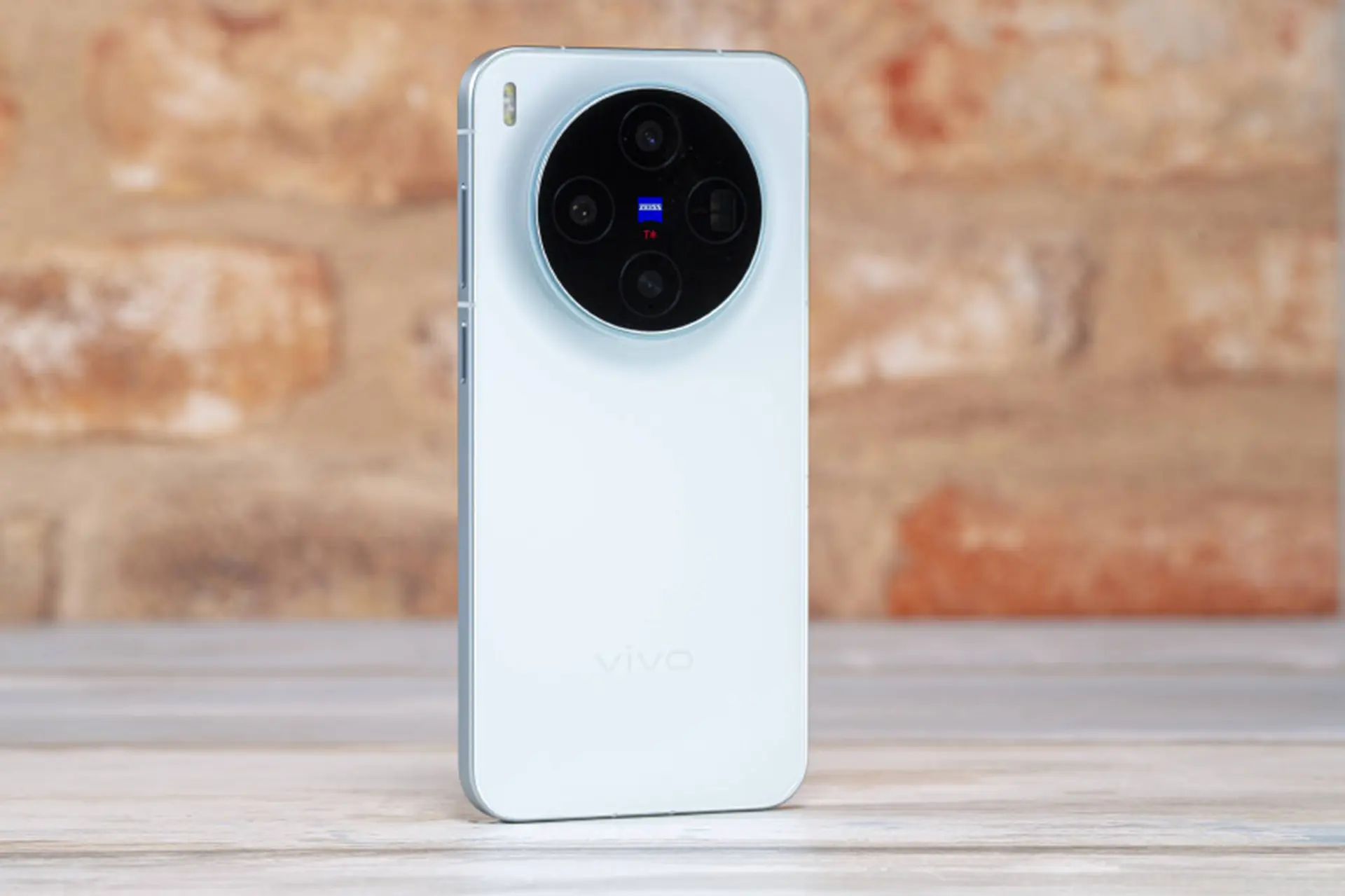 Đánh giá vivo X300: Flagship nhỏ gọn với camera nổi bật trong năm 2026