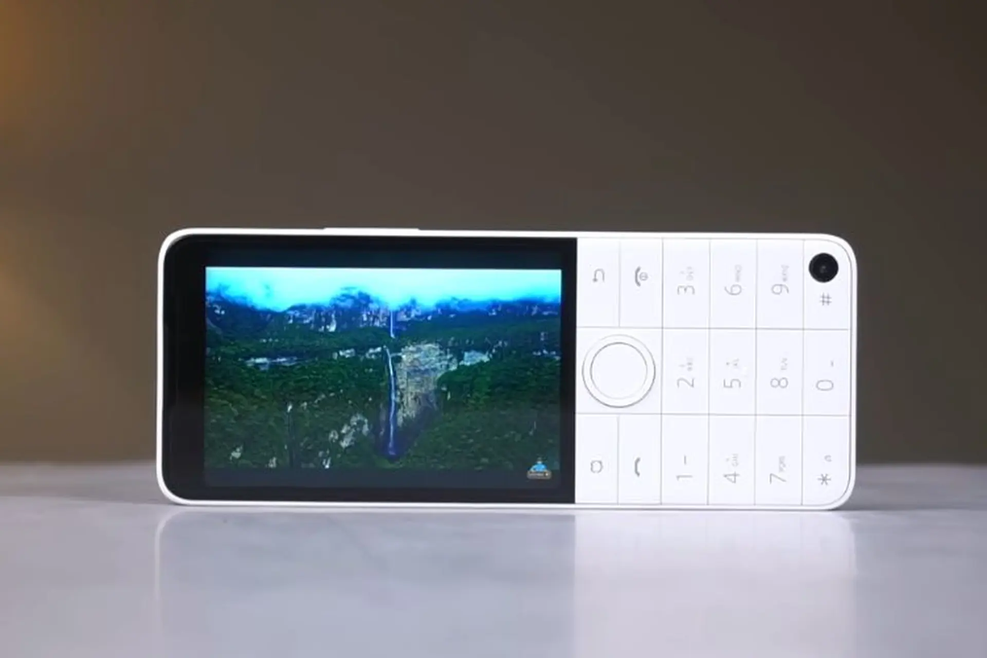 Đánh giá Xiaomi Qin F22 Pro: Mẫu điện thoại độc đáo với màn hình cảm ứng và bàn phím đặc trưng