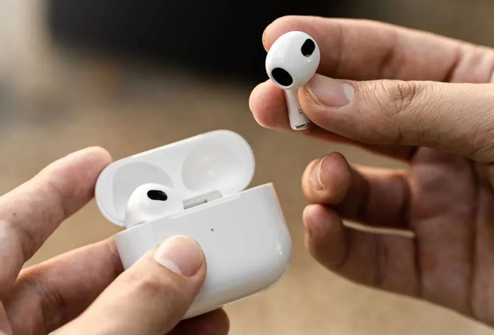 Hướng dẫn cách đặt lại AirPods để khắc phục lỗi kết nối và đồng bộ nhanh chóng