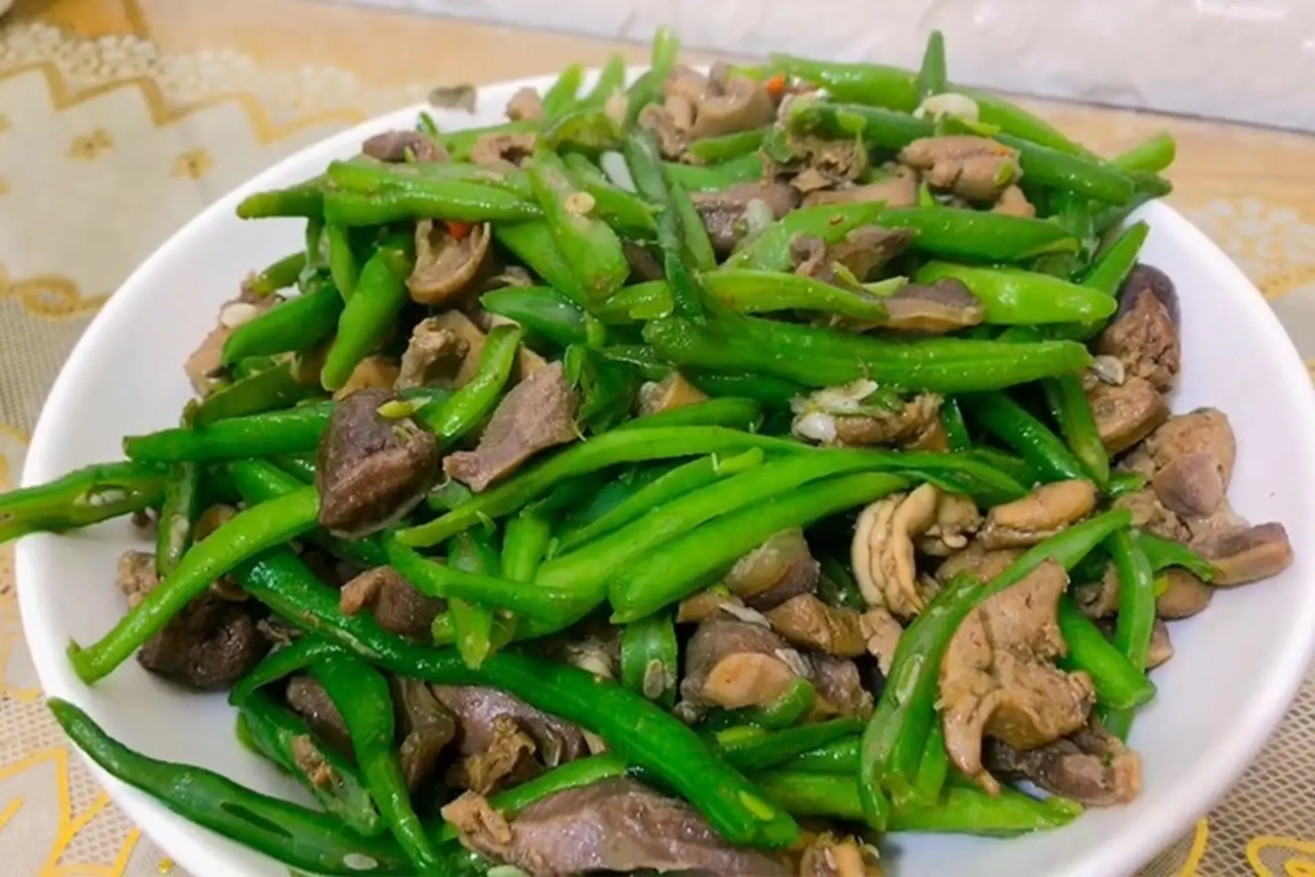 Hướng dẫn nhanh cách làm đậu que xào lòng gà đơn giản nhưng cực kỳ ngon miệng