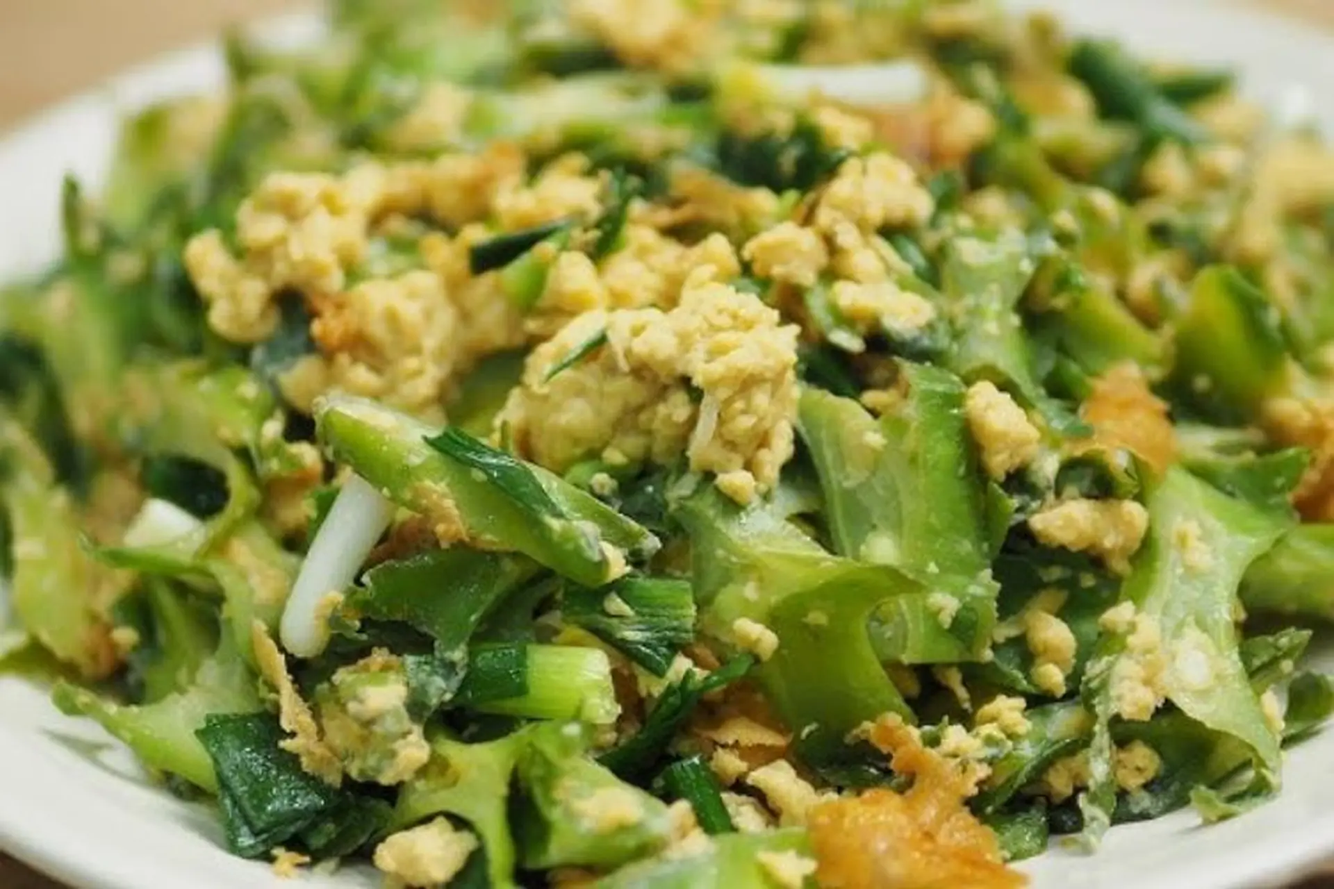 Vào bếp làm đậu rồng xào trứng lạ miệng, vừa ngon vừa bổ, đổi vị bữa ăn gia đình