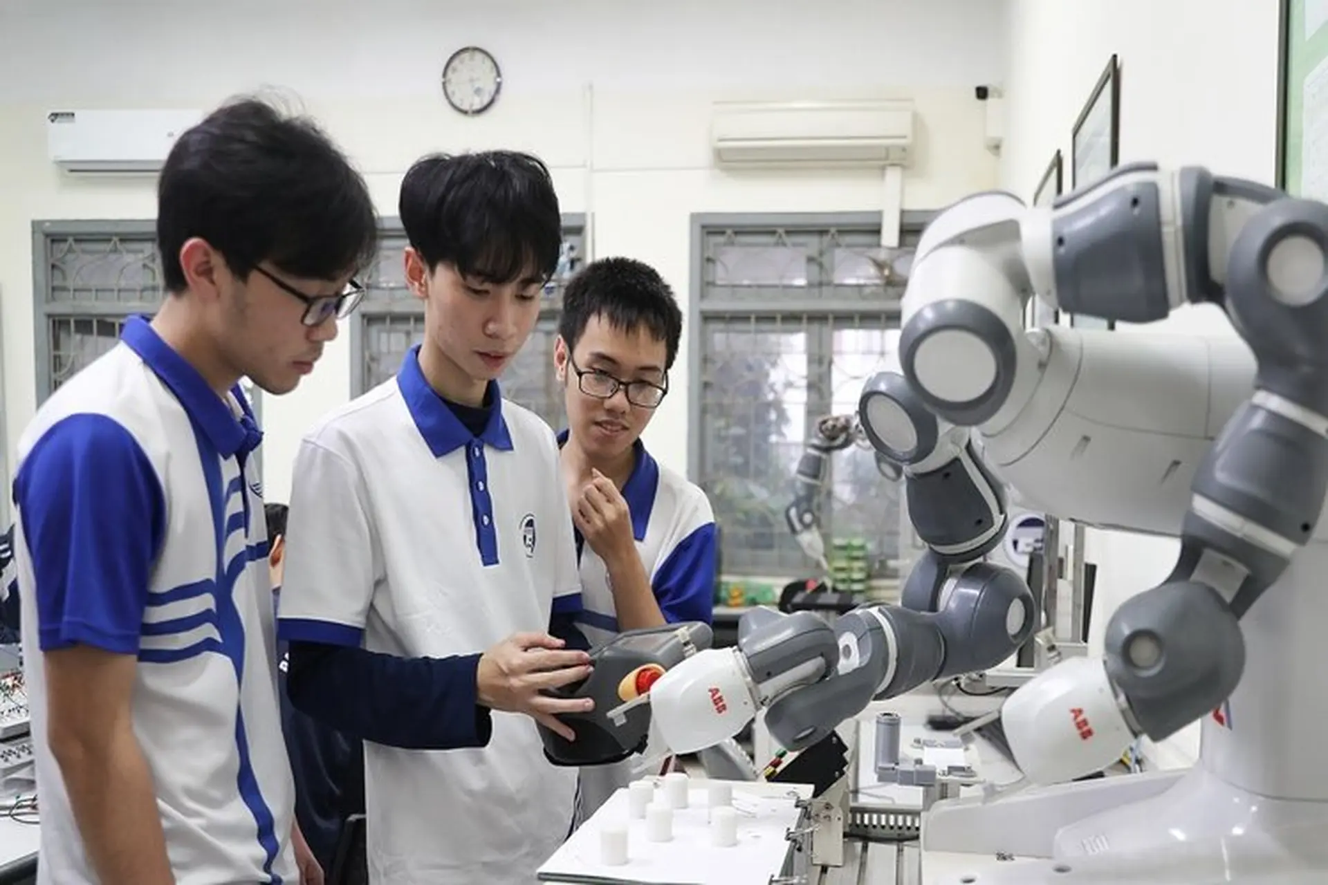 Đề án tuyển sinh Đại học Công nghệ - Đại học Quốc gia Hà Nội 2025, những điểm quan trọng cần chú ý