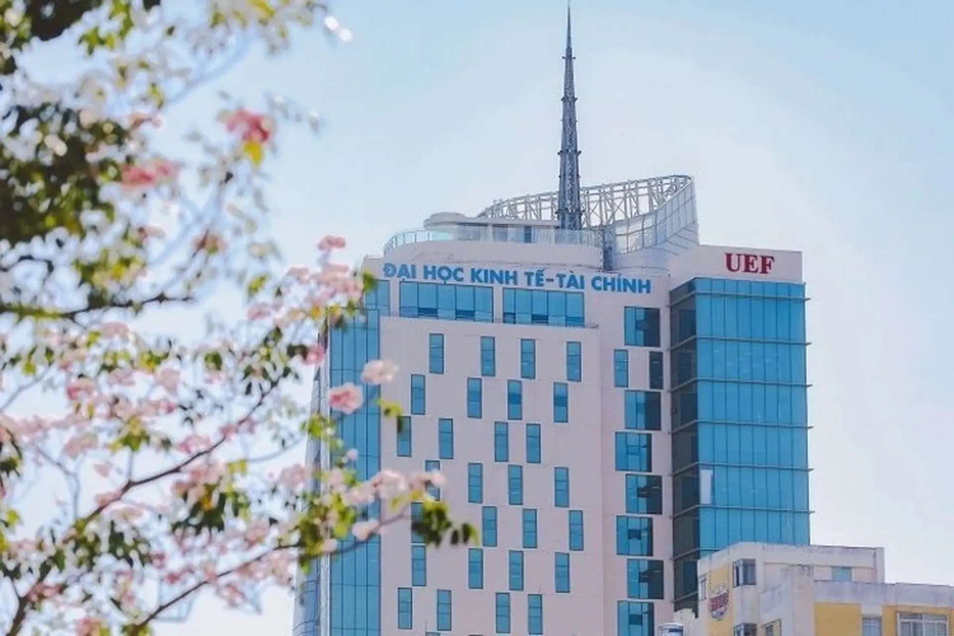 Đề án tuyển sinh Đại Học Kinh Tế Tài Chính TPHCM 2025 - Cập nhật chi tiết điều kiện và thời gian xét tuyển