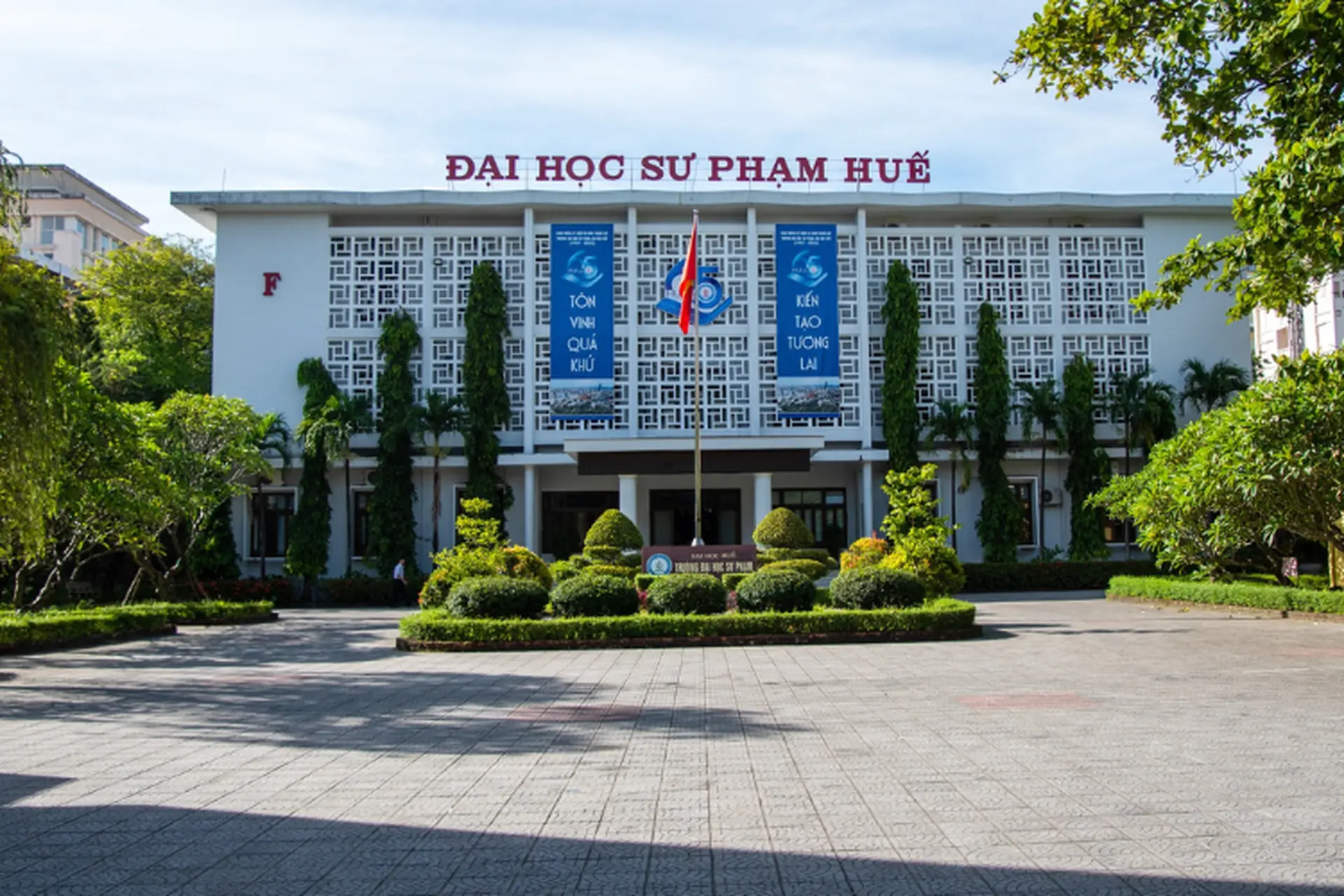 Đề án tuyển sinh Đại Học Sư Phạm Huế 2025: Phương thức, điều kiện, chỉ tiêu và thời gian đăng ký xét tuyển