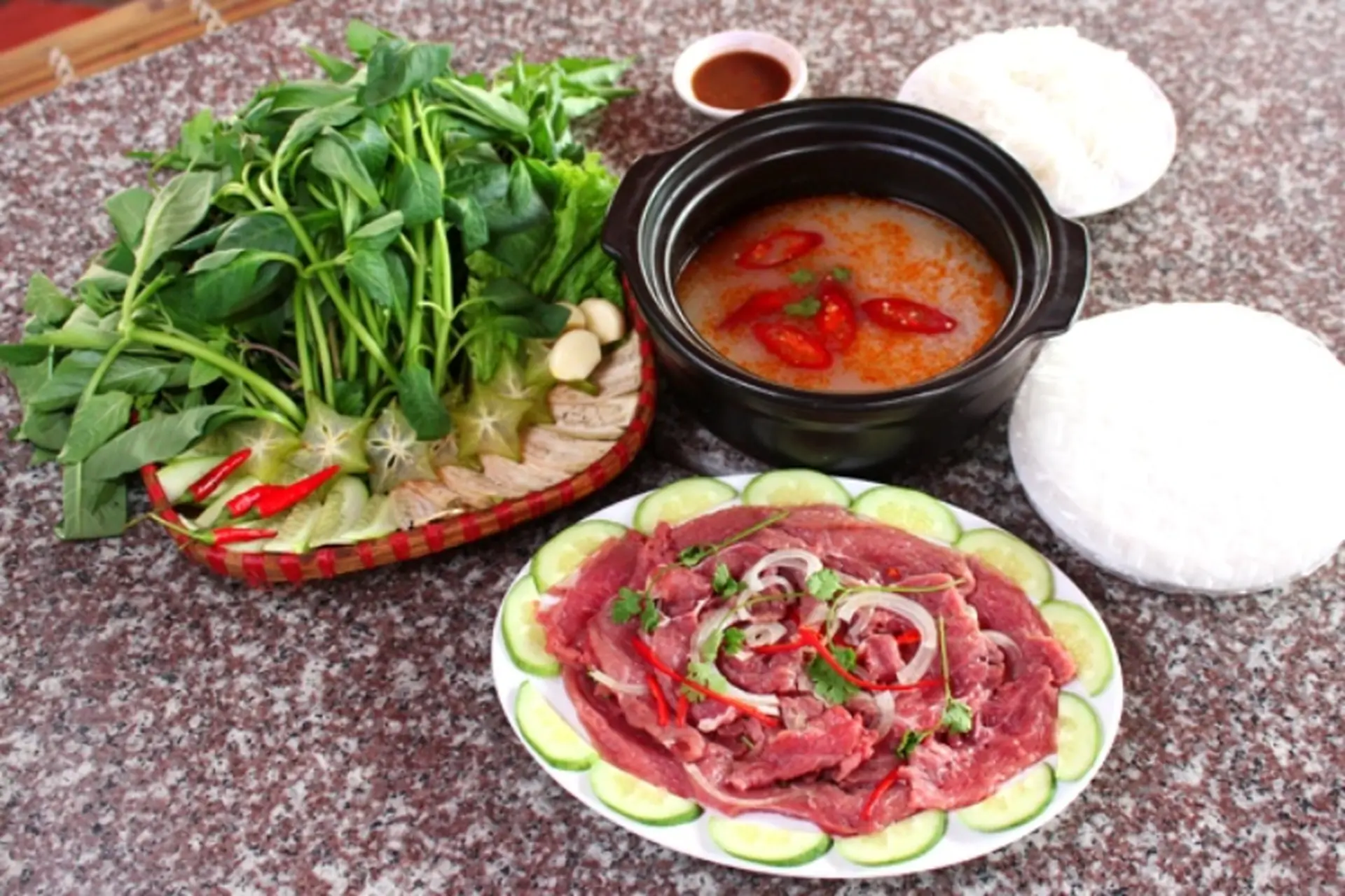 Hướng dẫn cách làm món dê nhúng mẻ đậm đà, chuẩn vị, đổi món cho ngày cuối tuần