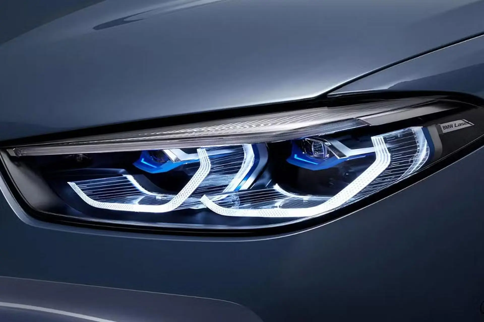 Đèn pha là gì? Những điều cần biết để sử dụng đèn pha hiệu quả và an toàn nhất