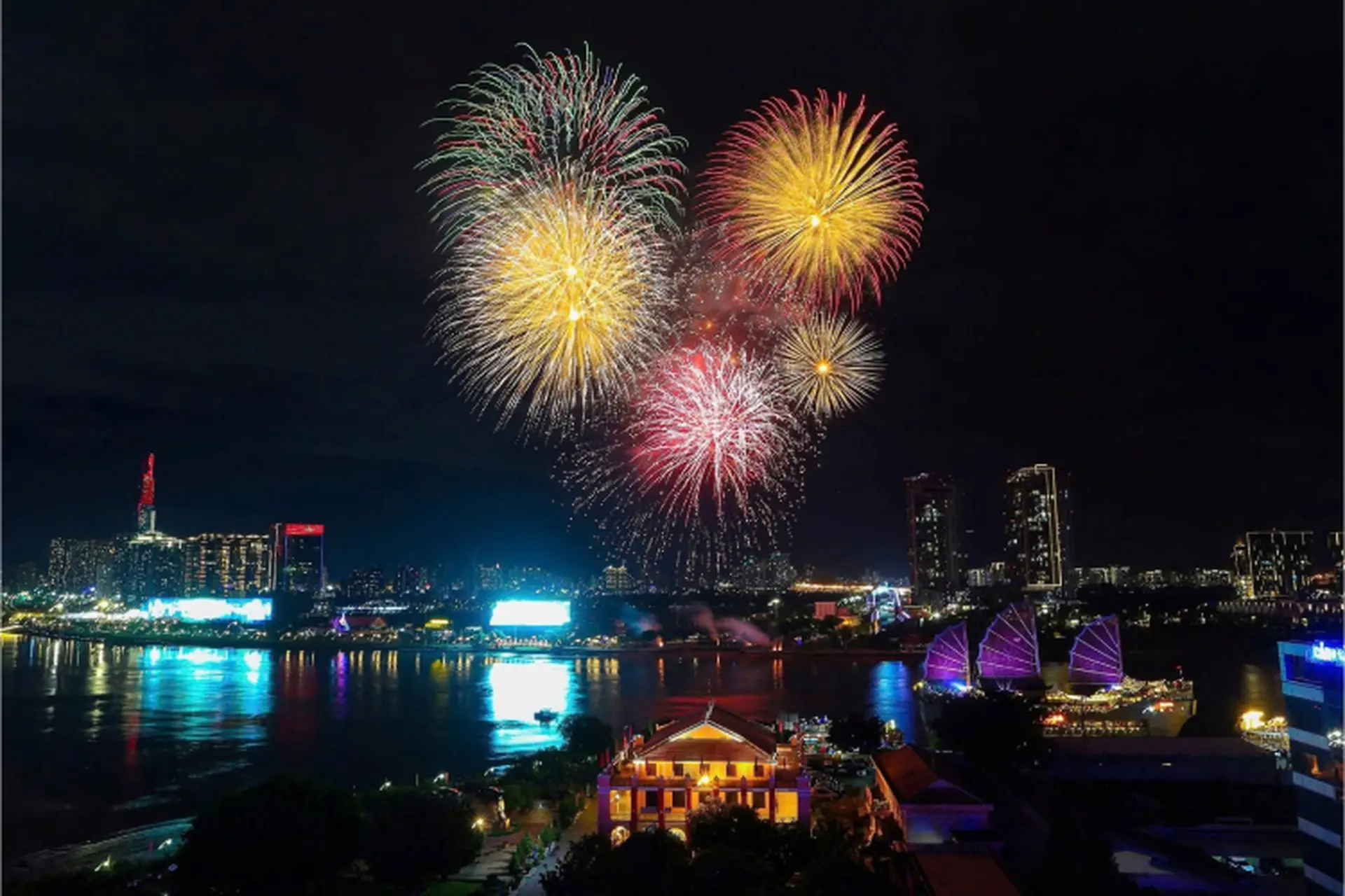 Top địa điểm xem countdown tại TPHCM view đẹp, đông vui và đáng trải nghiệm 2026