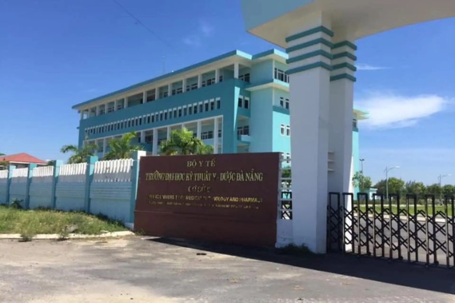 Thông tin điểm chuẩn Đại học Kỹ thuật Y - Dược Đà Nẵng 2025. Những lưu ý khi nhập học