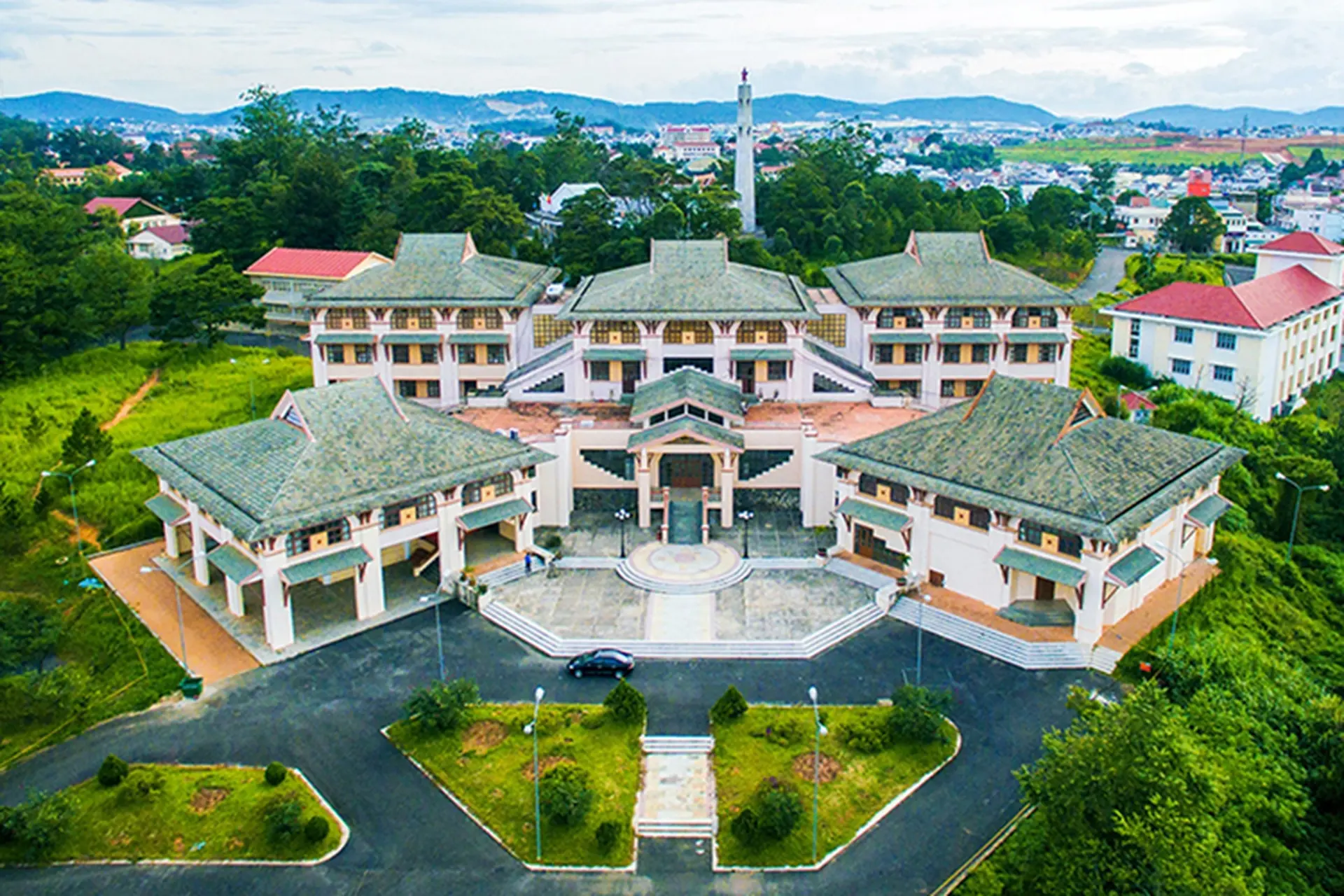 Điểm chuẩn Đại học Đà Lạt có cao không? Cập nhật mức điểm mới nhất từng chuyên ngành