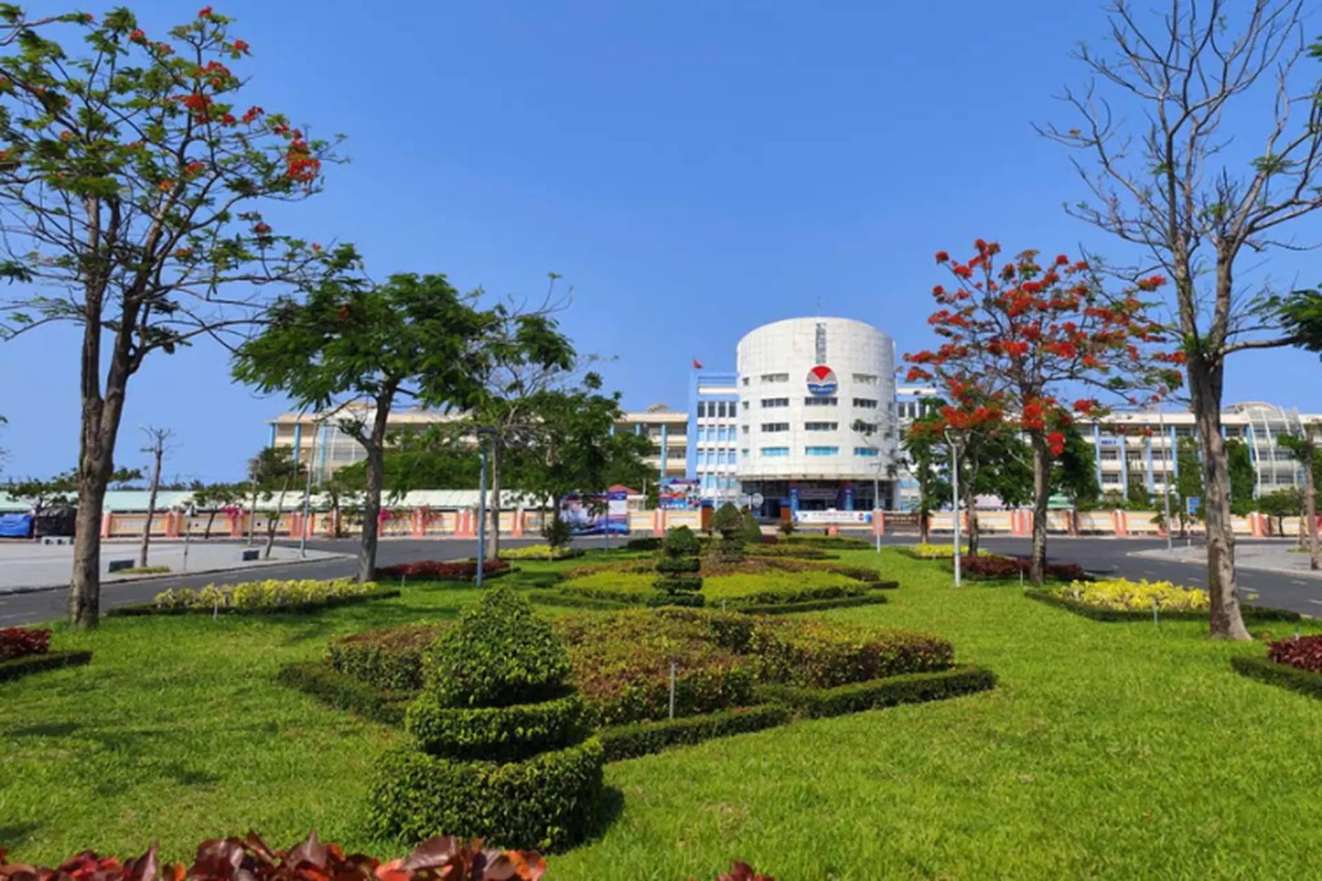 Điểm chuẩn Đại học Phú Yên 2025 mới nhất: Cập nhật điểm chuẩn các ngành đào tạo chính quy toàn trường