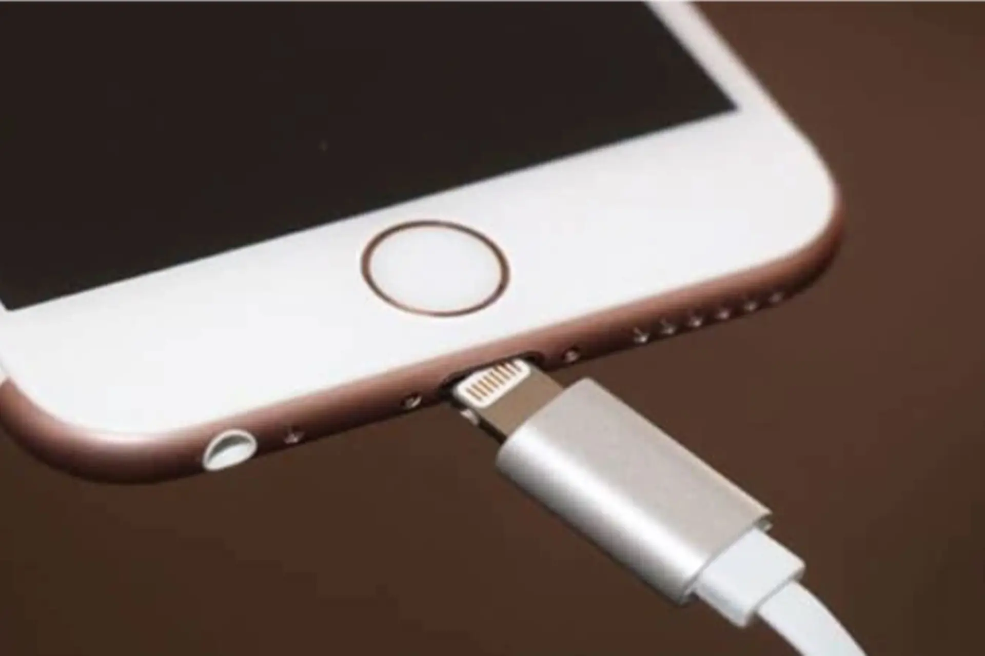Điện thoại báo cổng sạc bị ẩm iPhone: Nguyên nhân, cách xử lý và phòng tránh hiệu quả