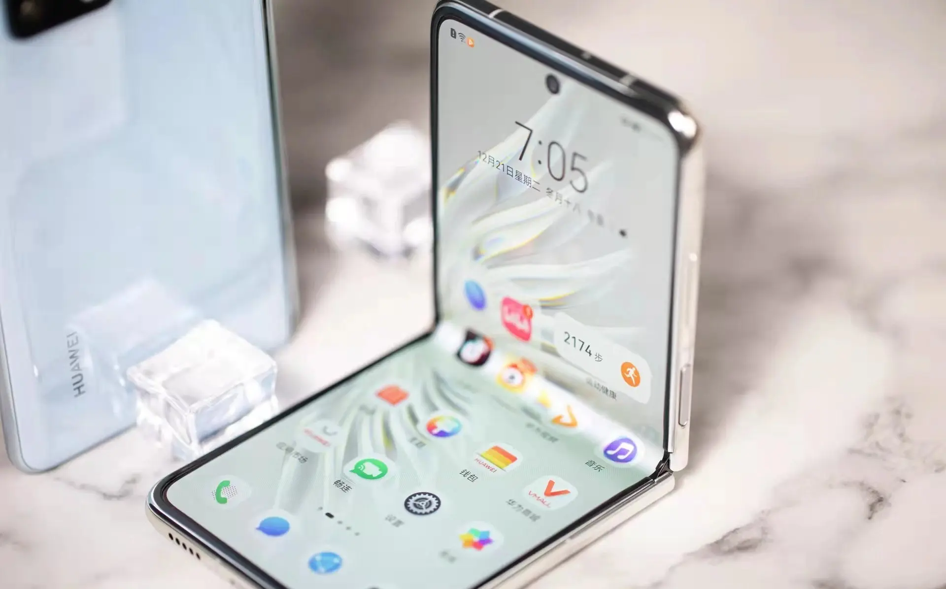 Điện thoại gập hiệu năng có ổn định khi dùng đa nhiệm không? Đánh giá thực tế từ trải nghiệm người dùng