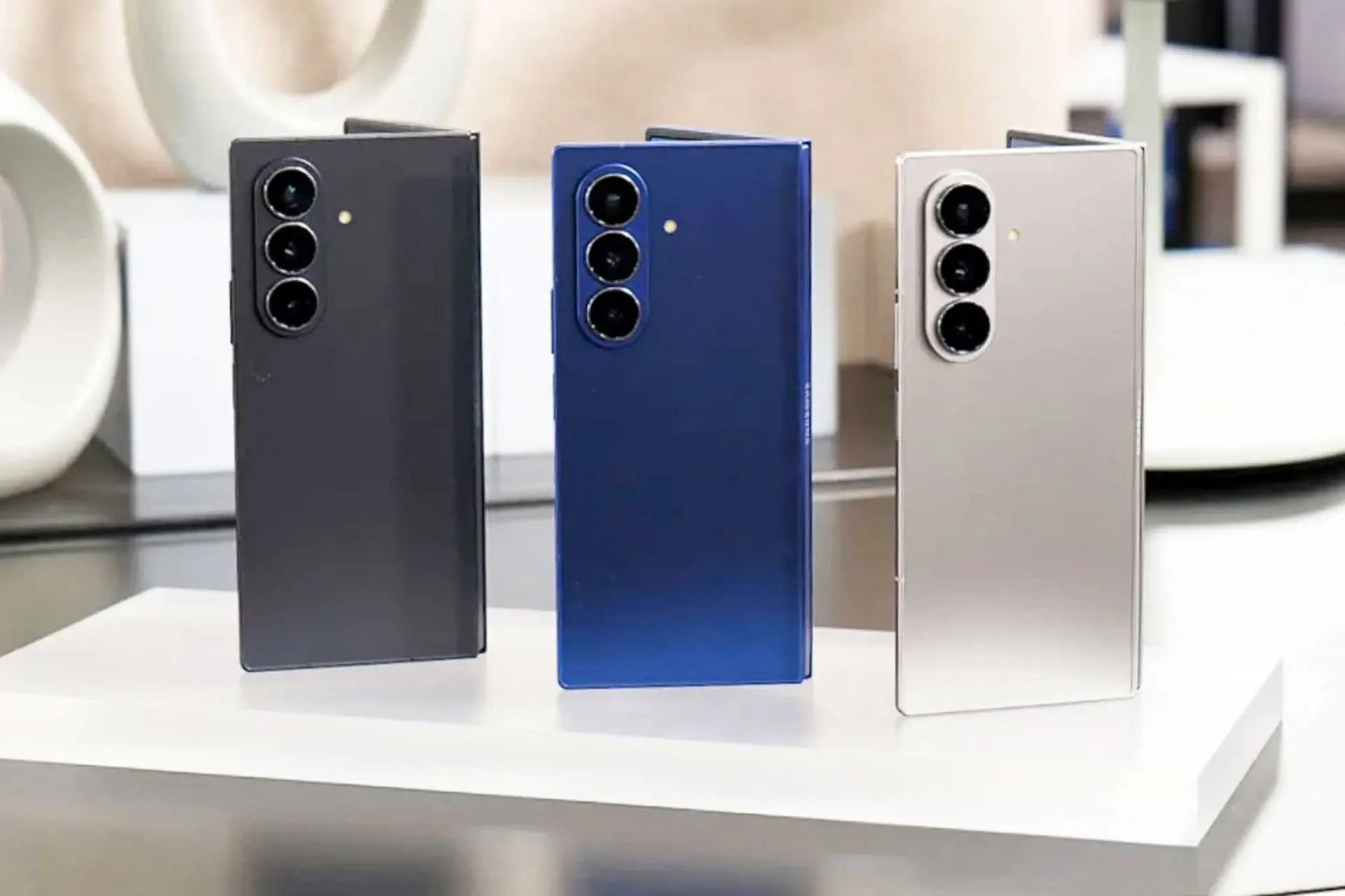 Điện thoại gập Samsung mới lộ diện: Màn hình rộng khác Galaxy Z Fold