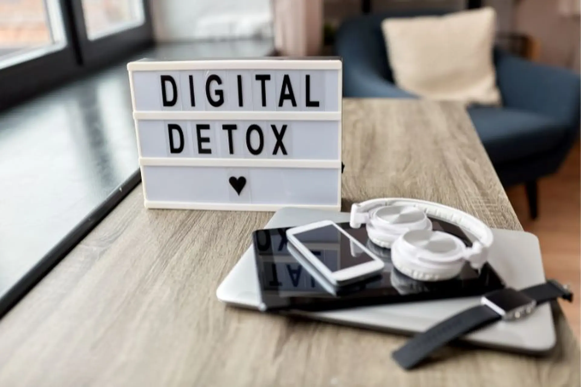 Digital detox là gì? Giải pháp giảm phụ thuộc vào các thiết bị điện tử để cân bằng cuộc sống