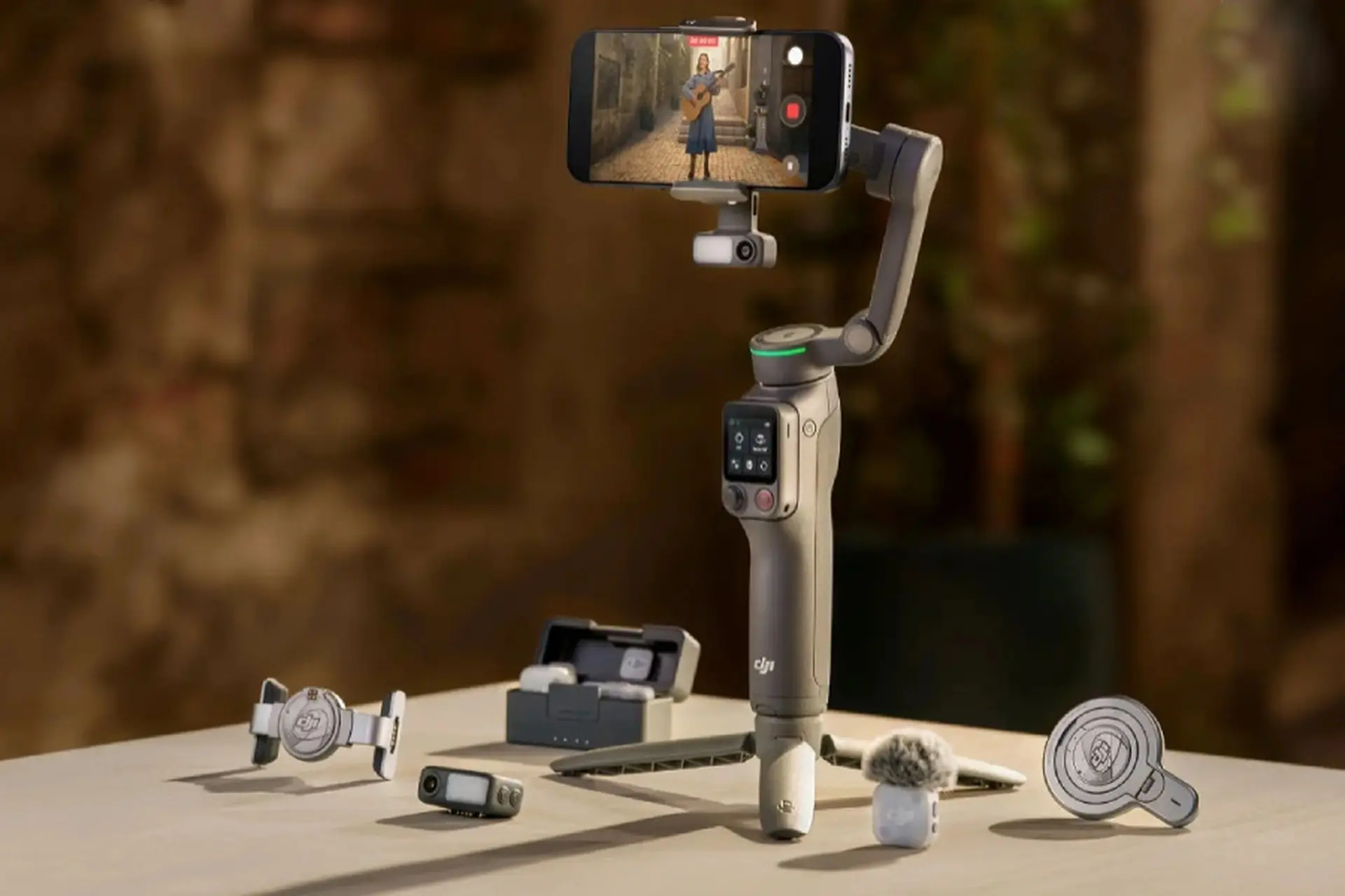 DJI Osmo Mobile 8P nâng cấp tracking, thêm màn hình tháo rời và pin đến 10