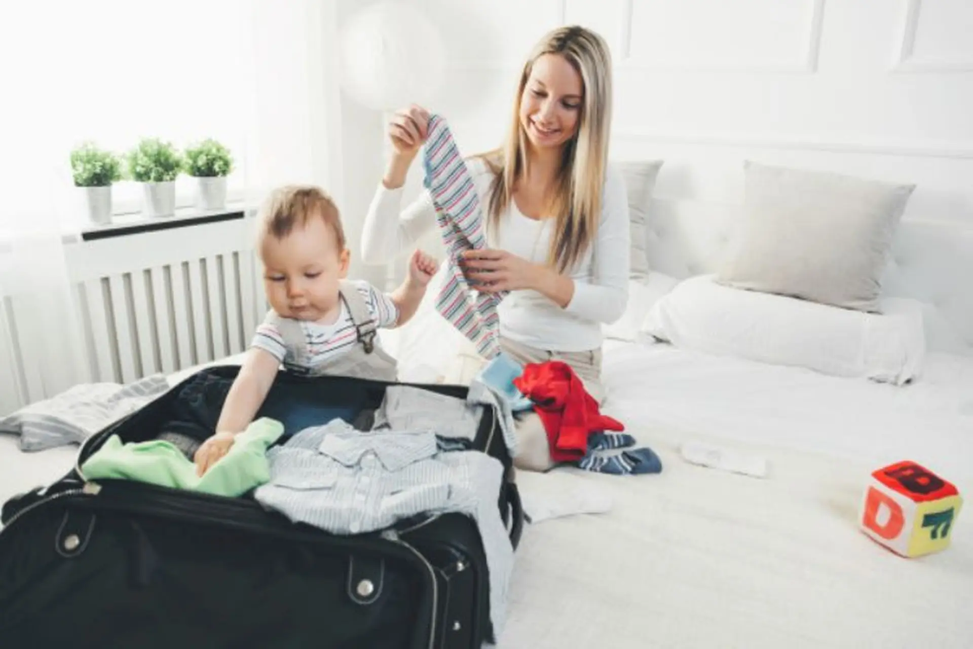 Đồ cần chuẩn bị khi đưa trẻ đi chơi ngoài trời: Checklist đầy đủ từ A-Z, những vật dụng không thể thiếu và các lưu ý trong chuyến đi