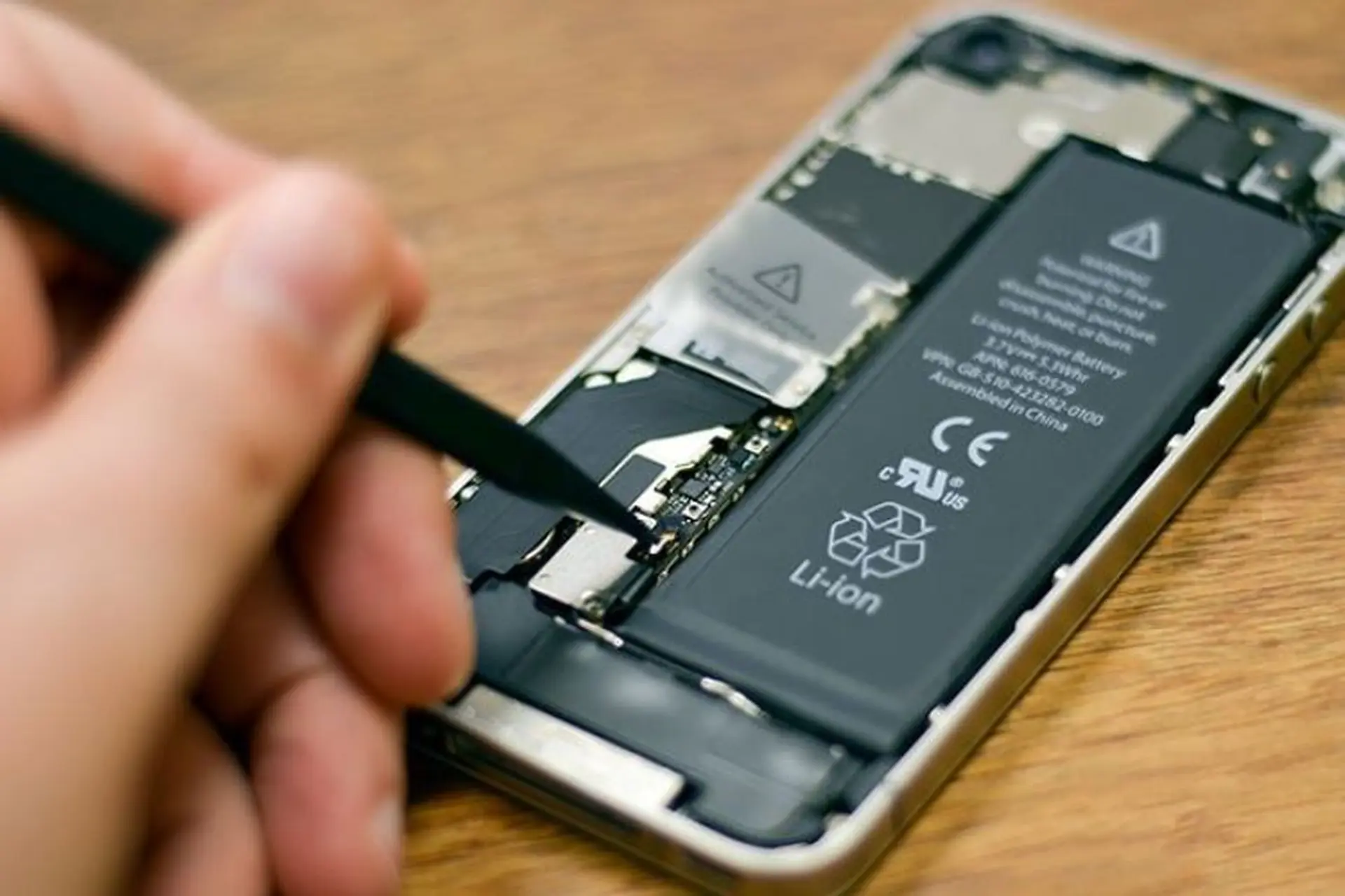 Độ pin iPhone là gì? Ưu điểm và nhược điểm của việc độ pin iPhone. Liệu có nên làm không?