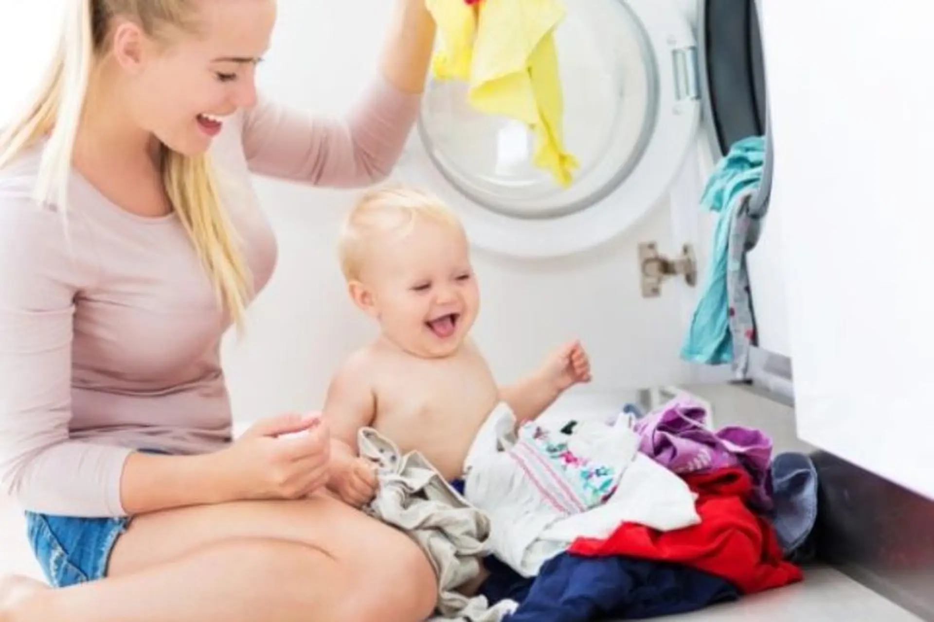 Giải đáp: Đồ trẻ sơ sinh giặt máy được không? Những lưu ý khi giặt và phơi đồ trẻ sơ sinh