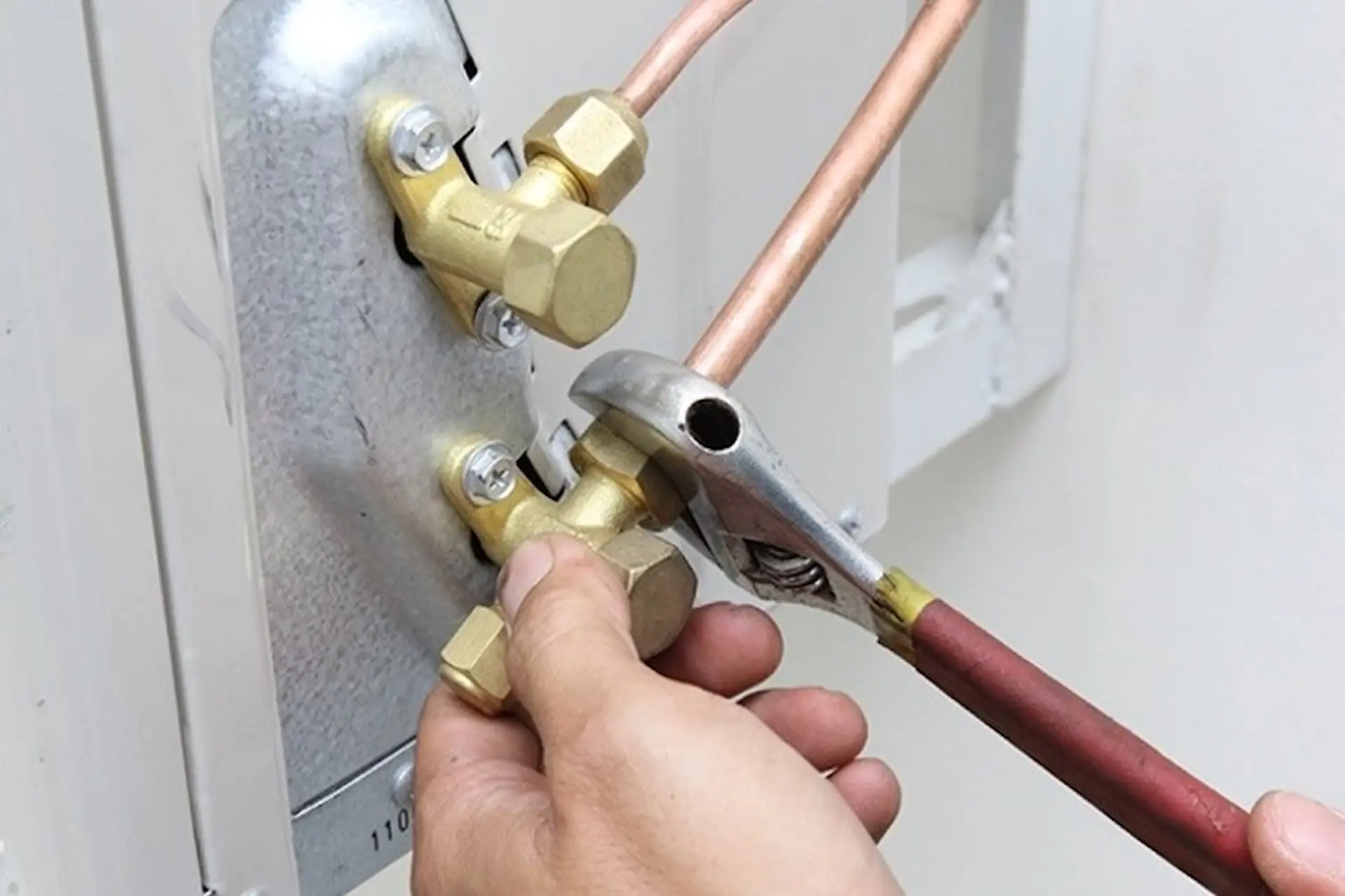 Đổi điều hòa có cần thay ống đồng không? Giải đáp chi tiết từ A–Z trước khi lắp máy mới