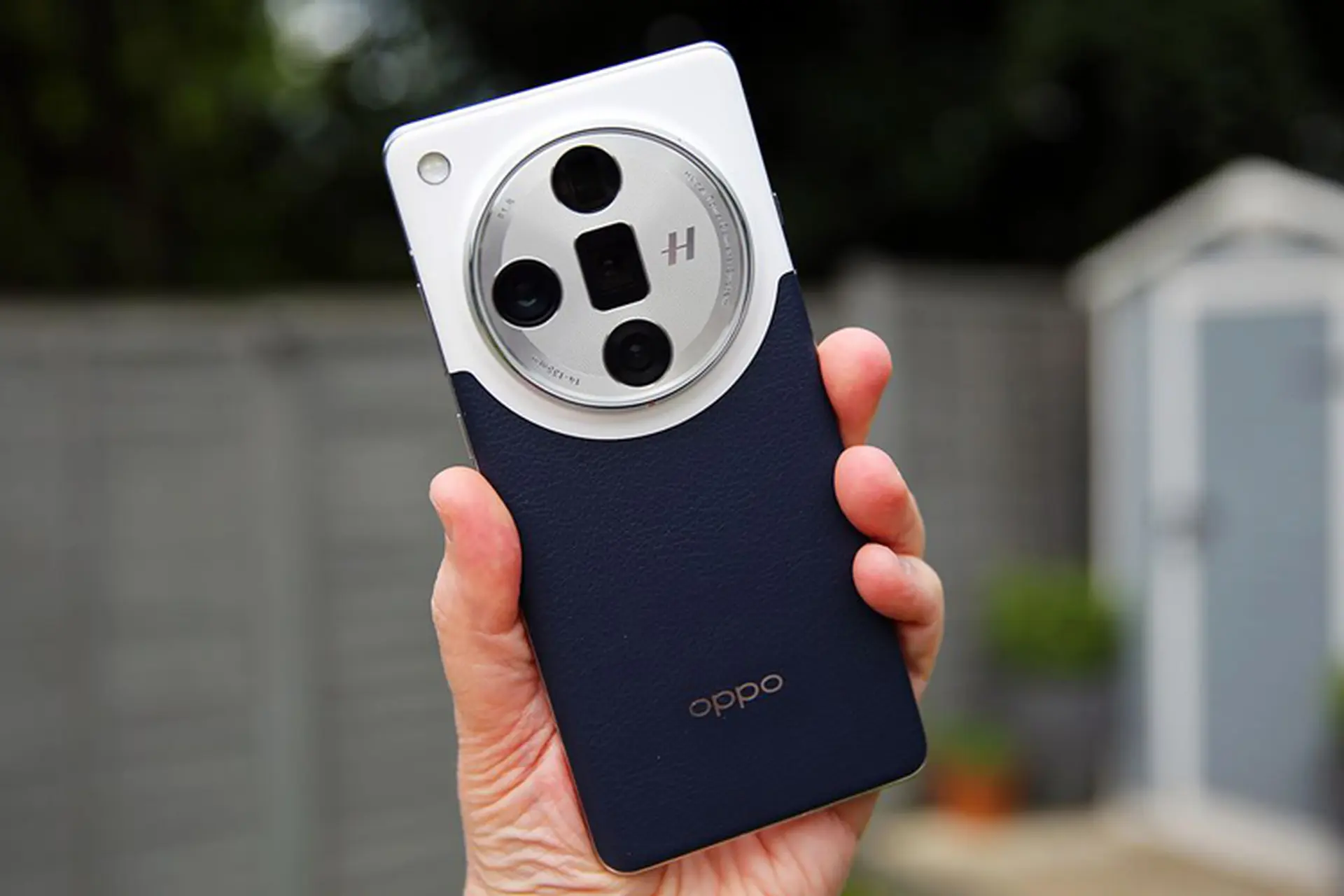 Dòng Oppo Find X8 sẽ loại bỏ phản chiếu khỏi ảnh chụp của bạn