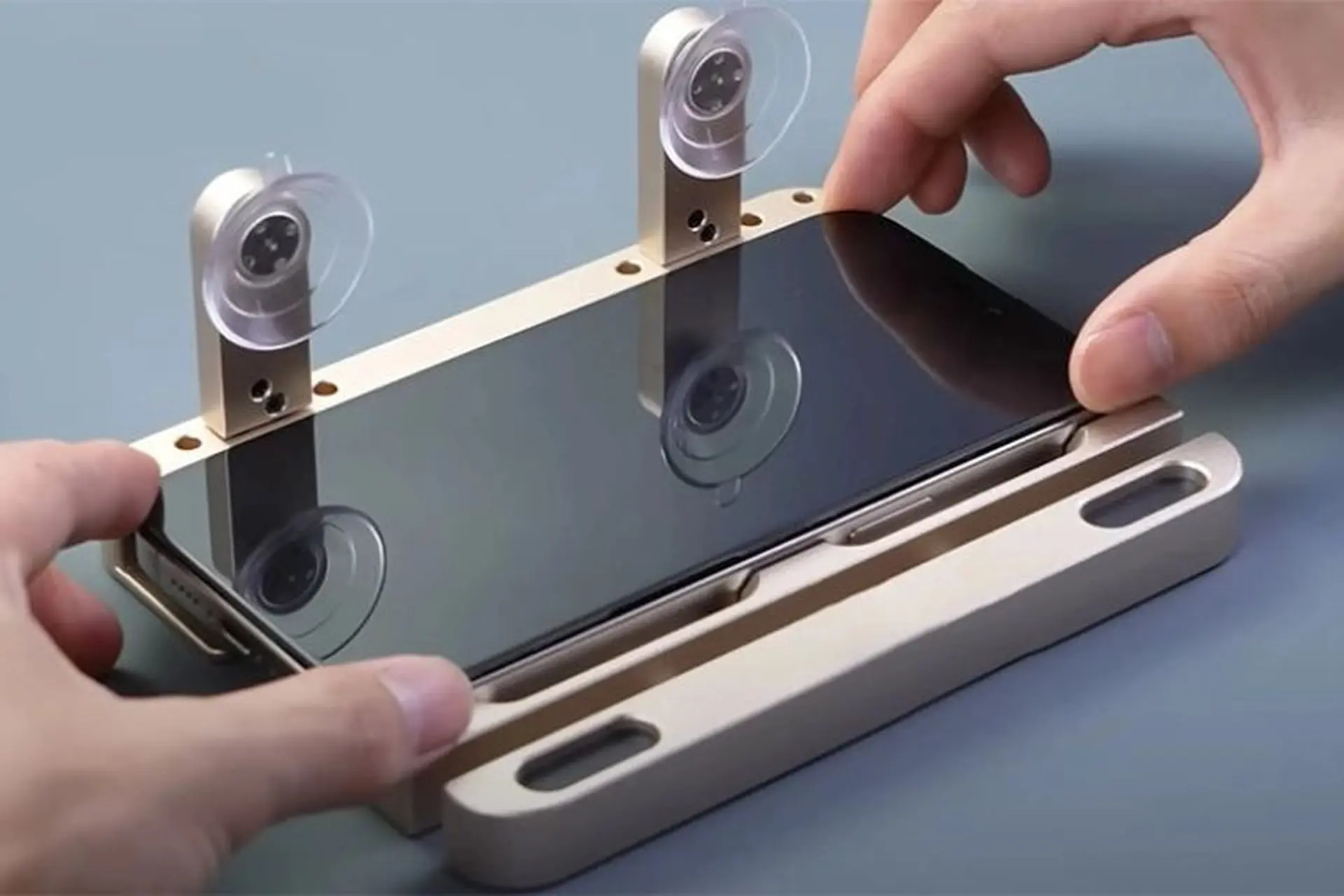 Ép kính iPhone là gì? Nên ép kính hay thay màn iPhone? Những lưu ý khi ép kính iPhone