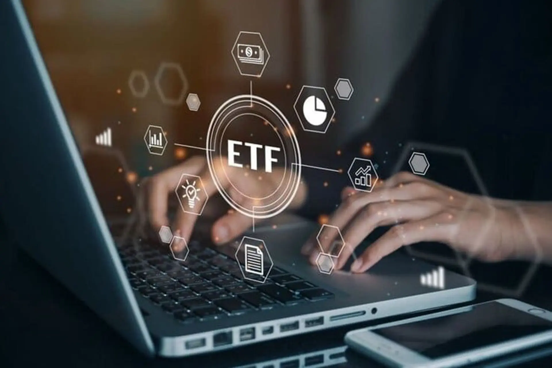 ETF là gì? Giải thích bản chất quỹ ETF và lợi ích nổi bật cho nhà đầu tư mới