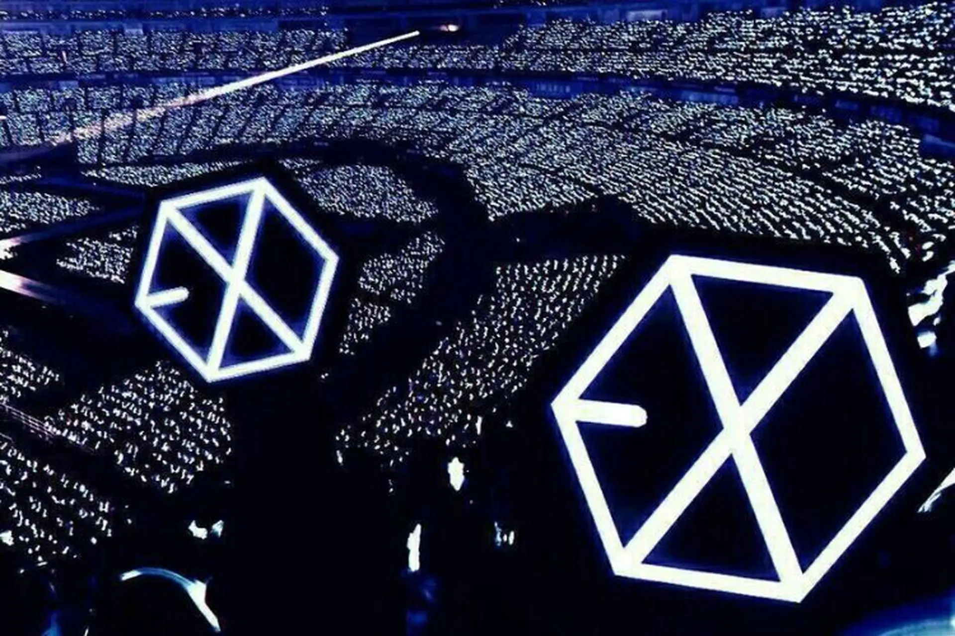 Fandom là gì? Đặc điểm của một fandom là gì? Cùng tìm hiểu những điểm thú vị của khái niệm này!