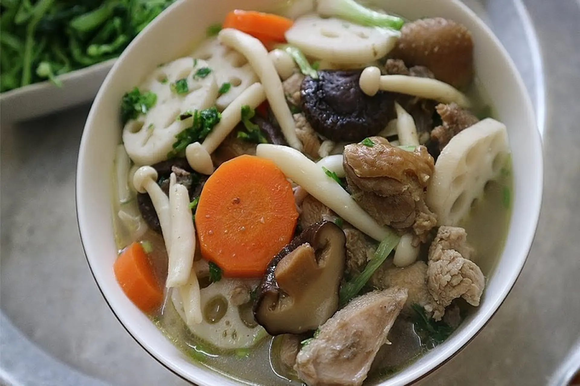 Mách bạn cách nấu gà hầm củ sen – Món canh bổ dưỡng, thanh mát giúp bồi bổ sức khỏe