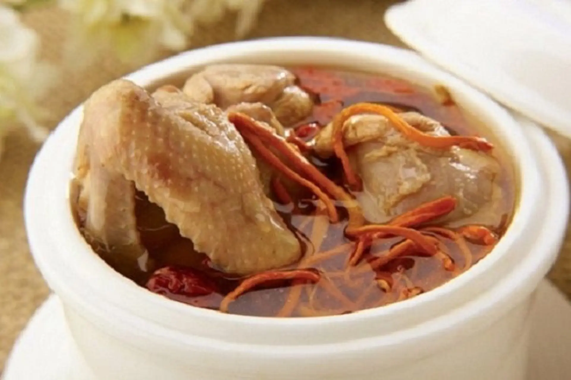 Canh gà đông trùng hạ thảo