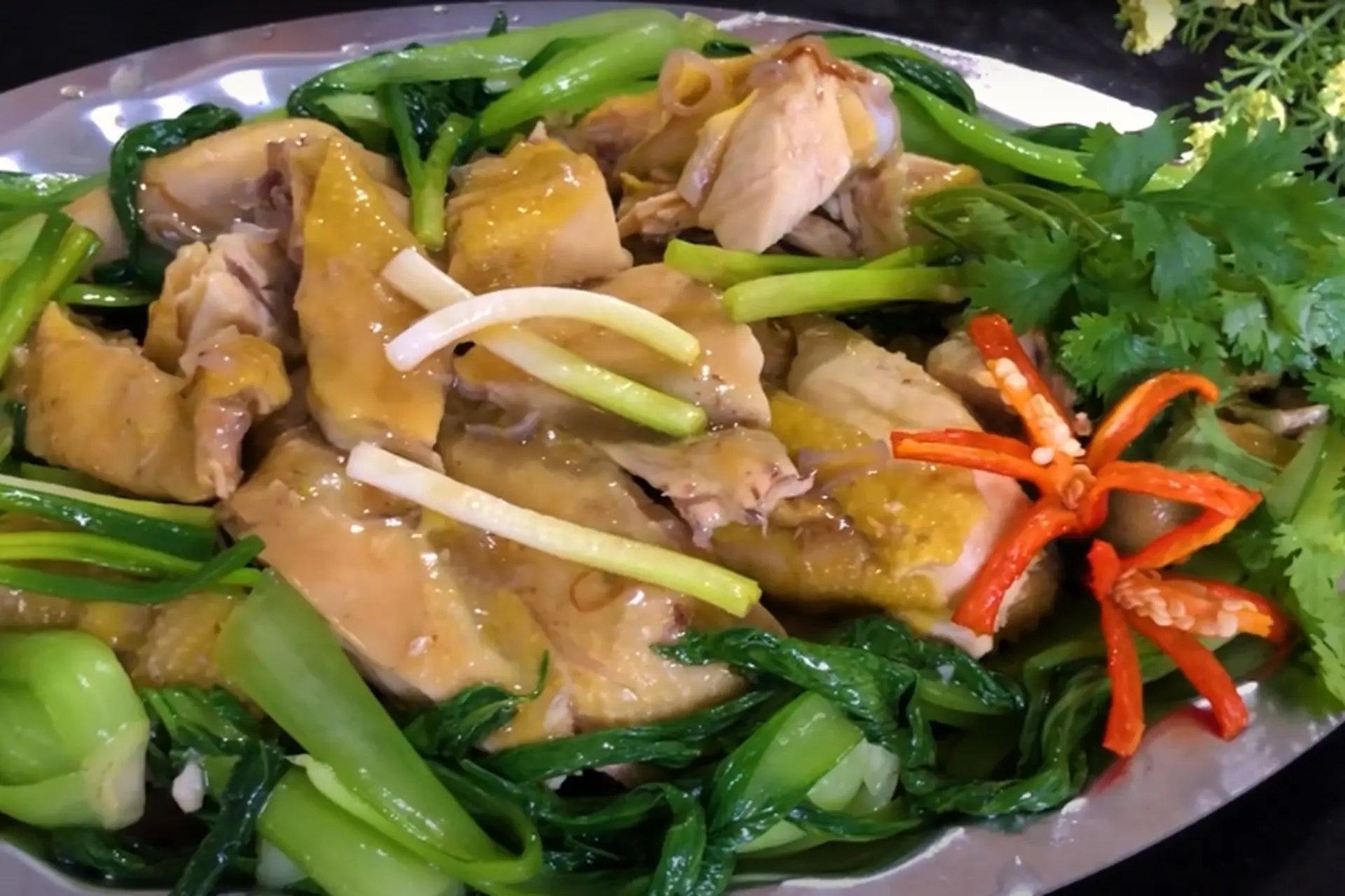 Mách bạn cách làm gà hấp cải thìa thanh đạm, thơm ngon, thịt gà mọng nước cho cả nhà đổi vị
