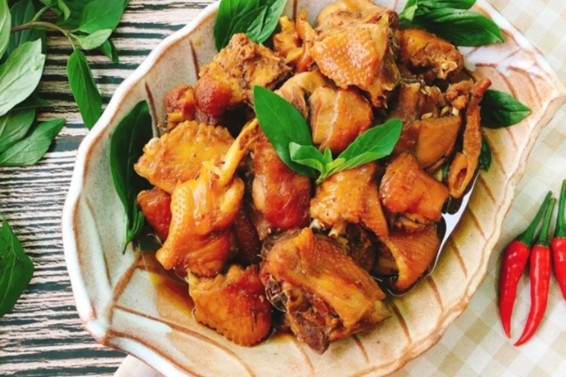 Hướng dẫn cách làm gà kho lá quế lạ miệng, đậm đà hương vị thơm ngon và hấp dẫn